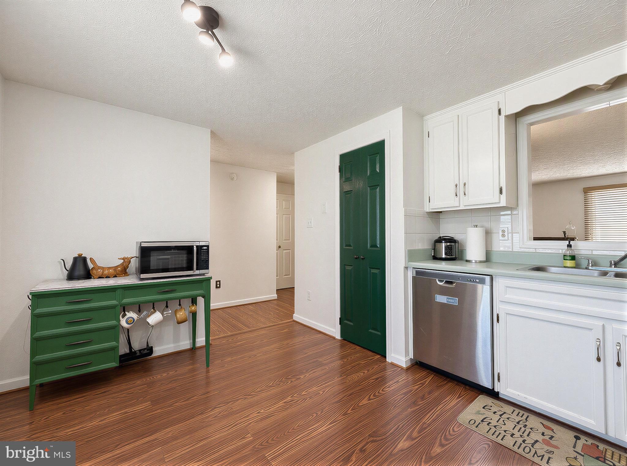 HUNTING QUARTERS - Residential