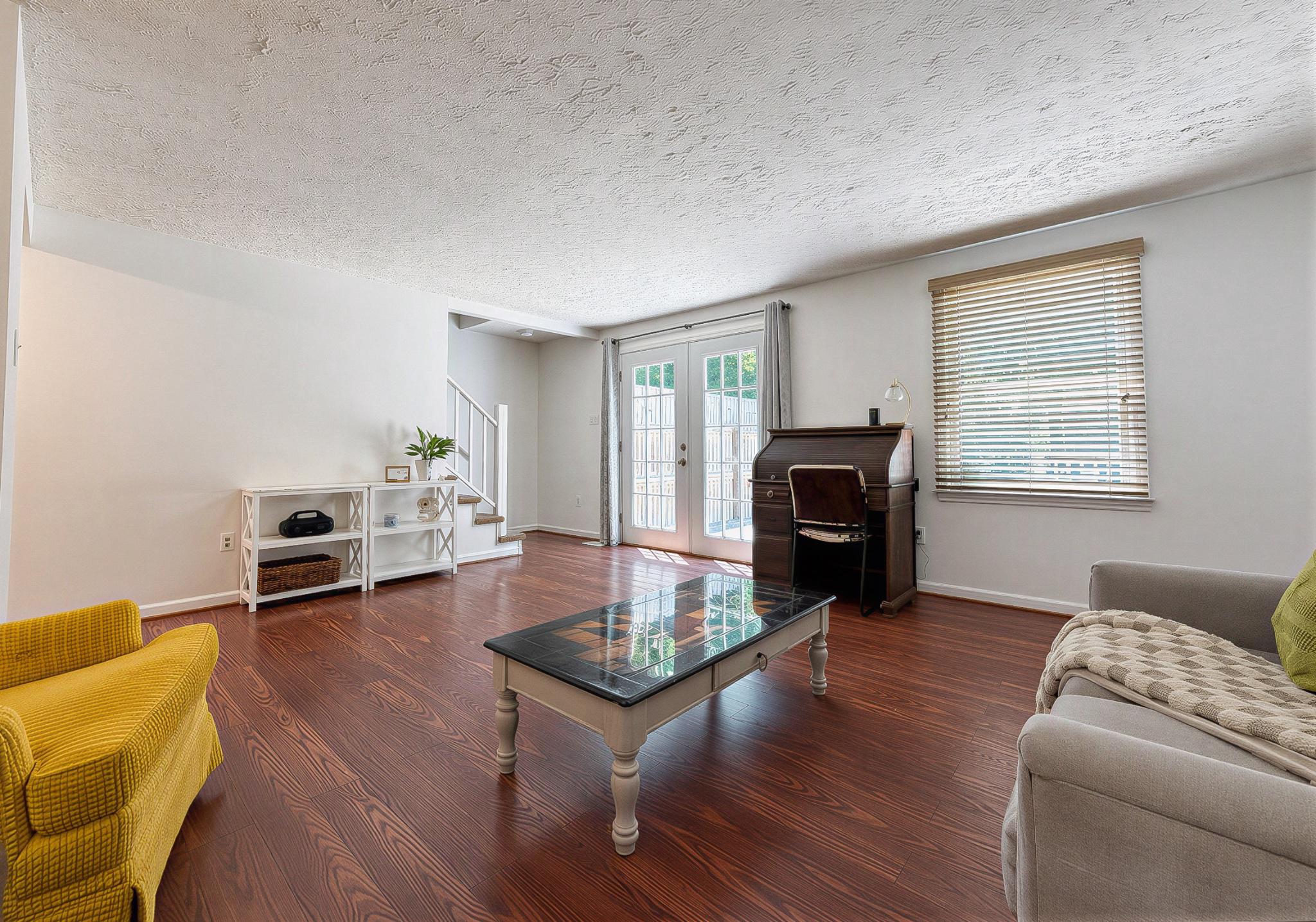 HUNTING QUARTERS - Residential