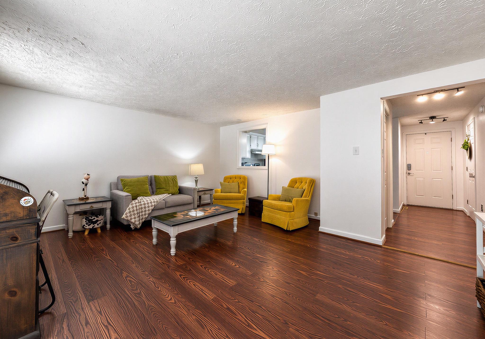 HUNTING QUARTERS - Residential