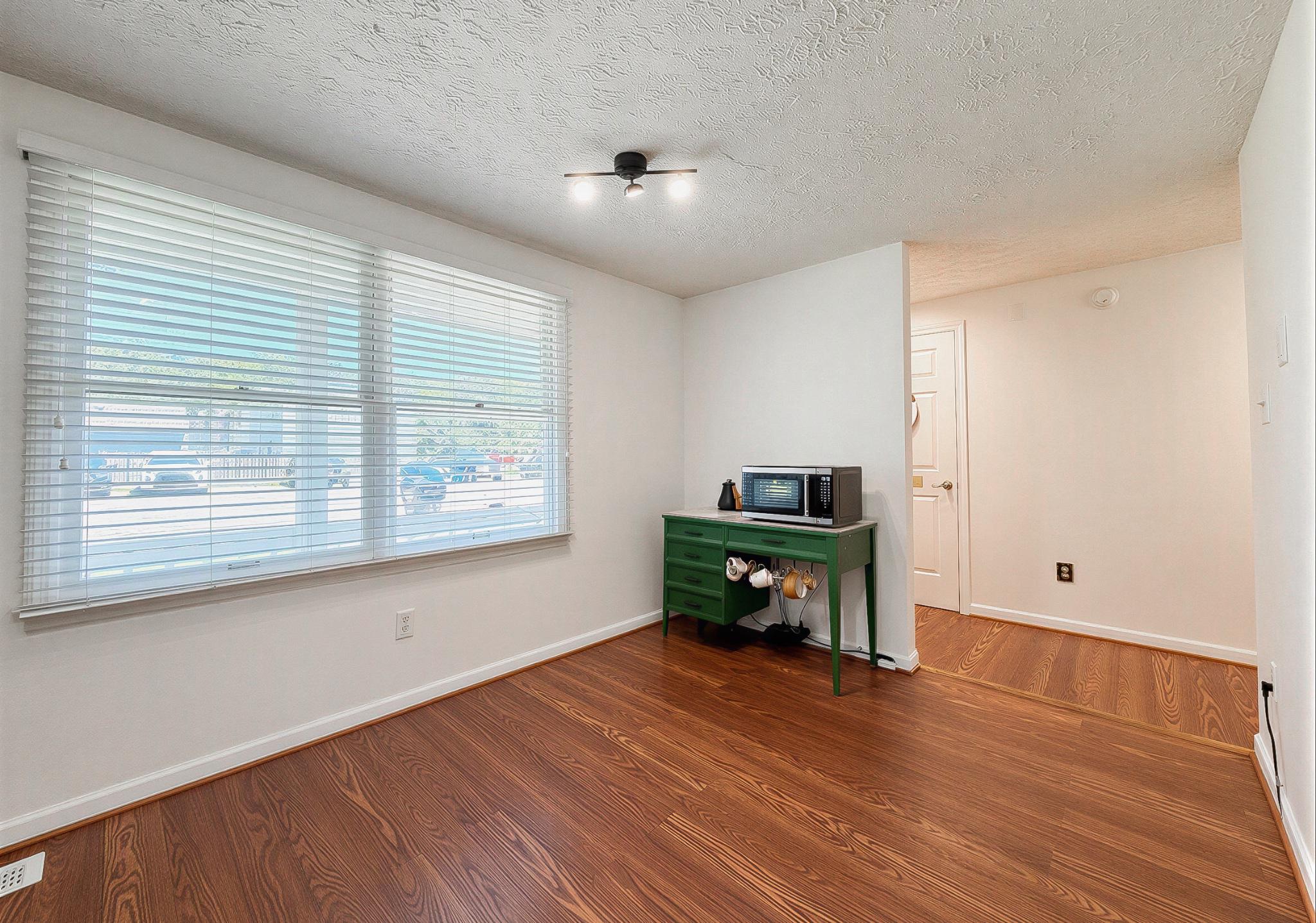 HUNTING QUARTERS - Residential
