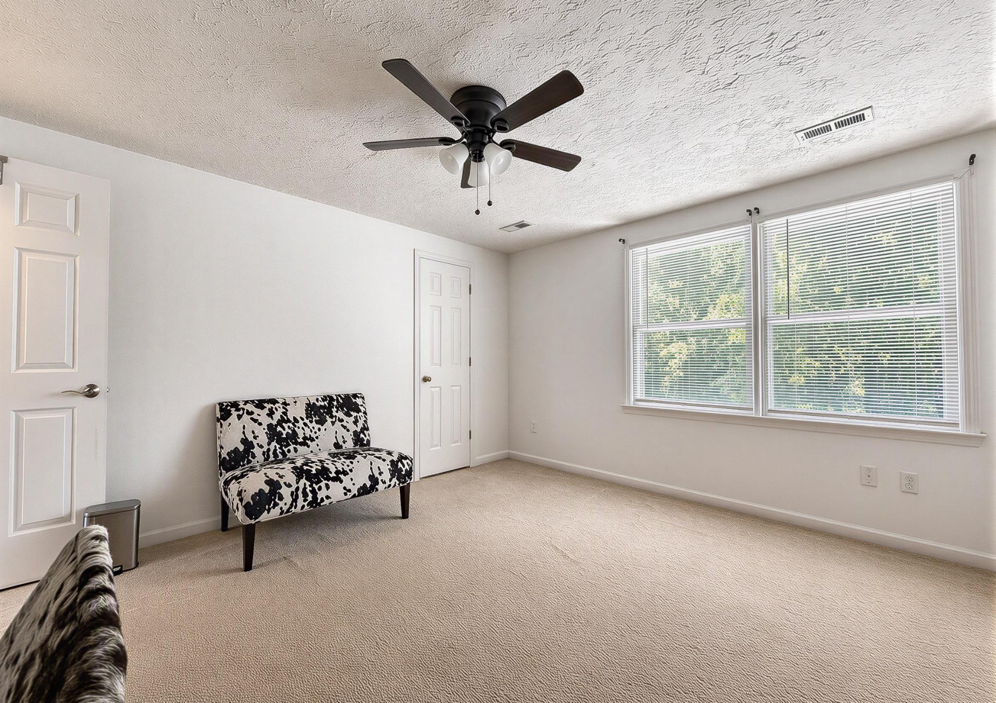 HUNTING QUARTERS - Residential