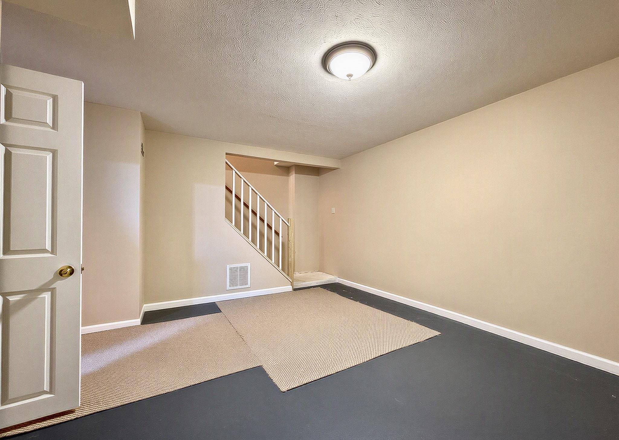 HUNTING QUARTERS - Residential