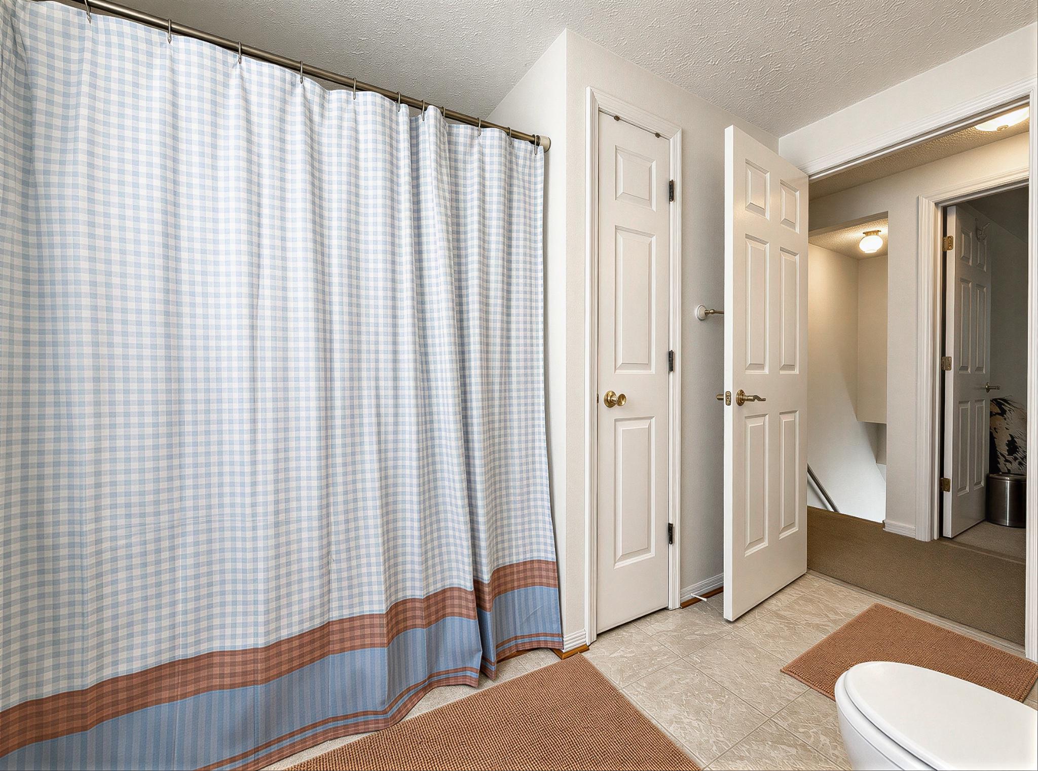 HUNTING QUARTERS - Residential