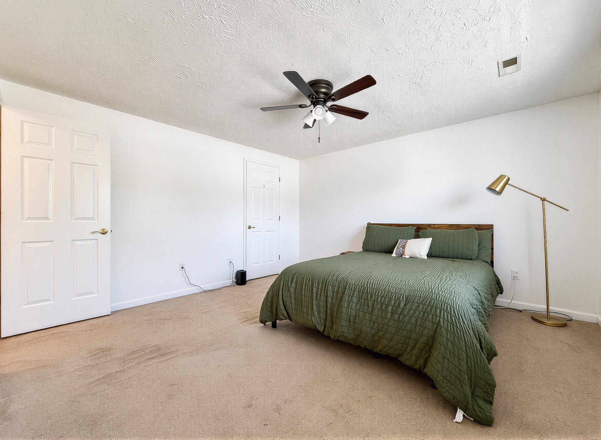 HUNTING QUARTERS - Residential