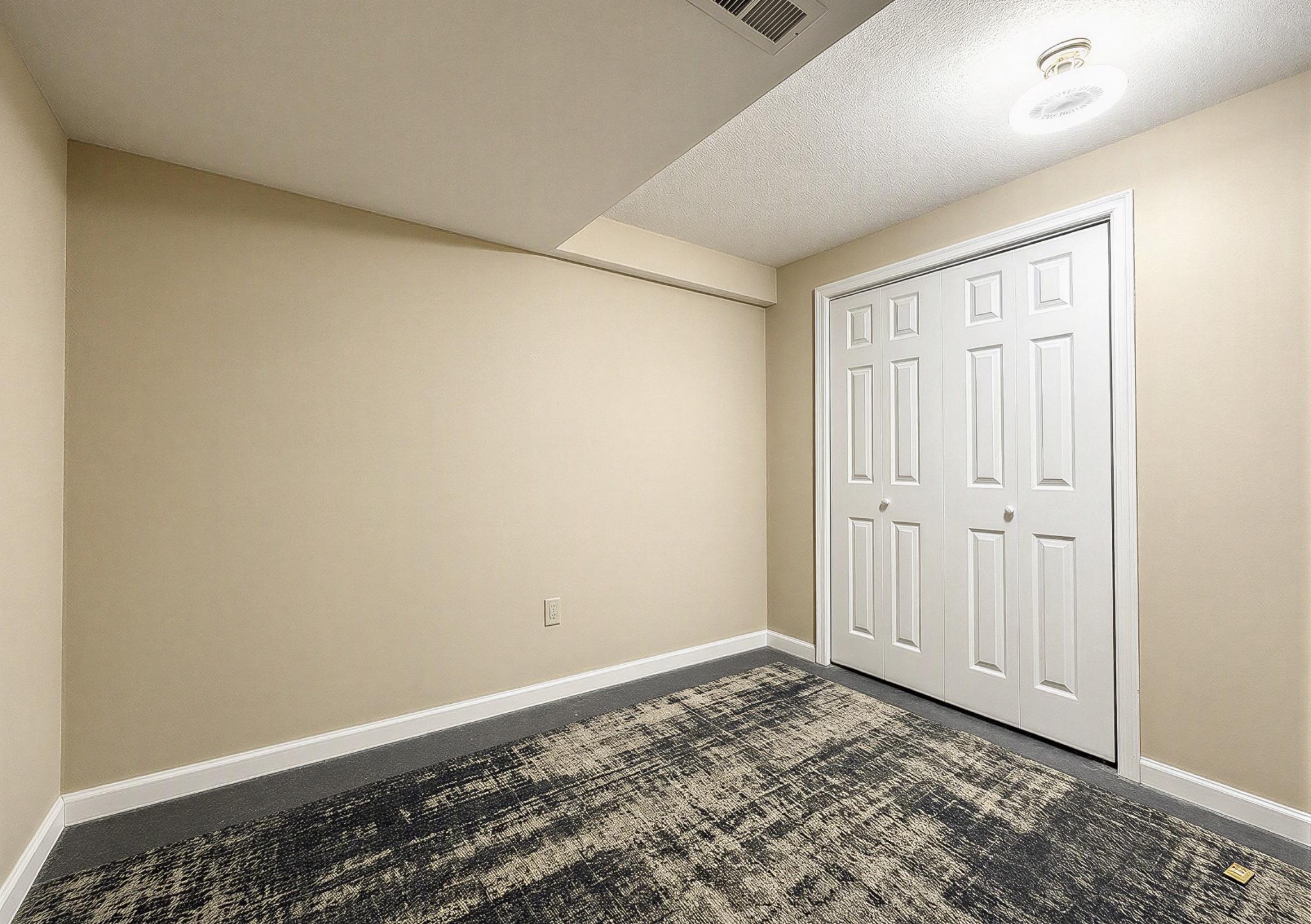 HUNTING QUARTERS - Residential