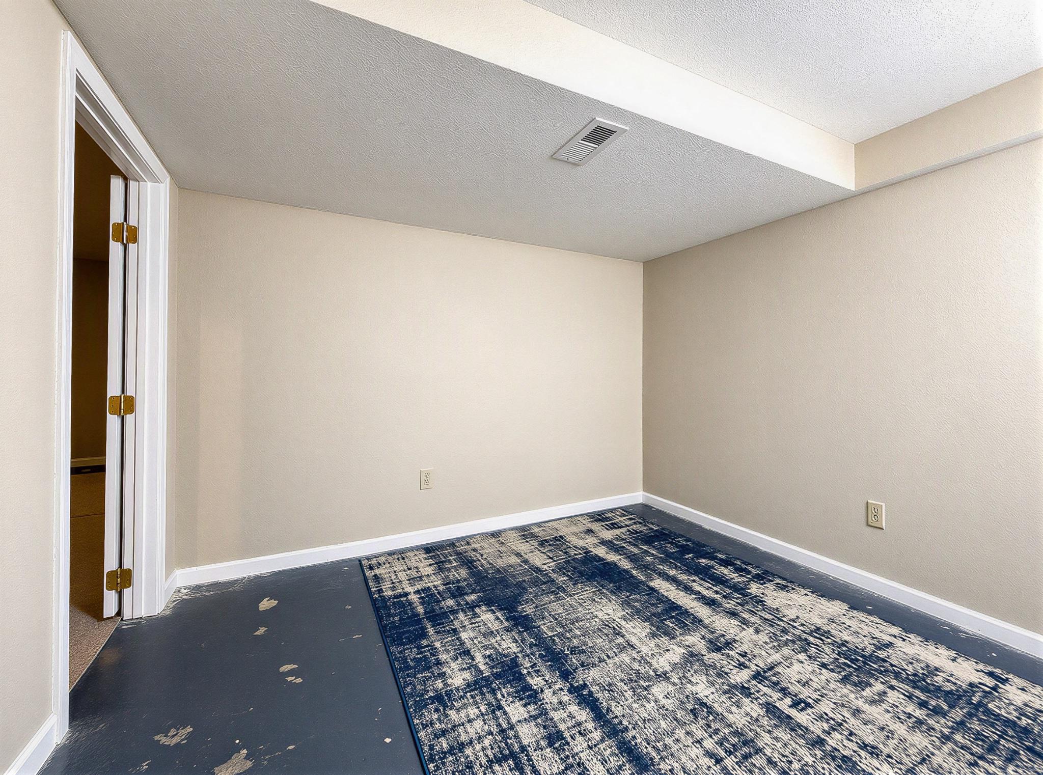 HUNTING QUARTERS - Residential