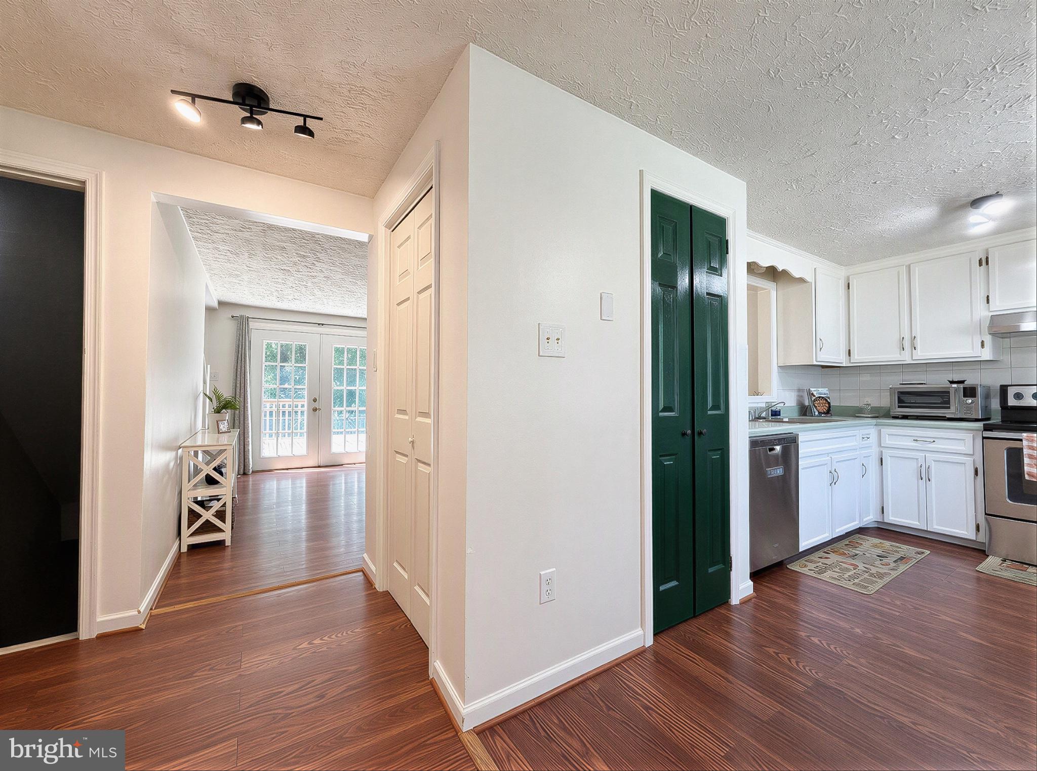 HUNTING QUARTERS - Residential