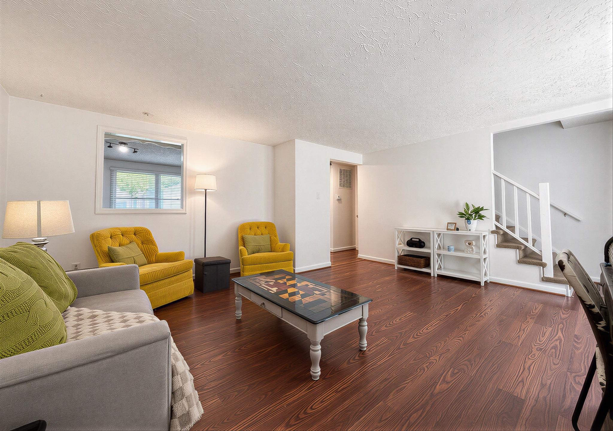 HUNTING QUARTERS - Residential