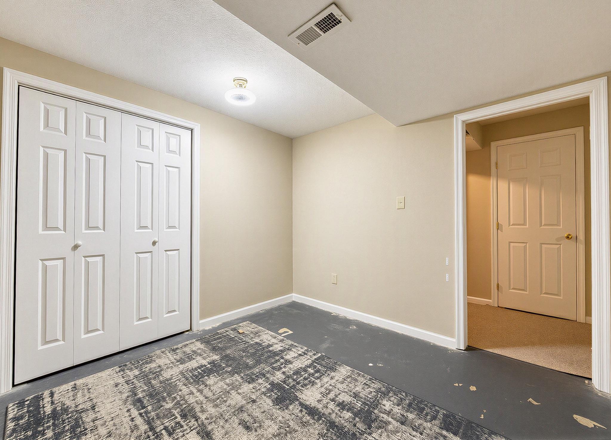 HUNTING QUARTERS - Residential