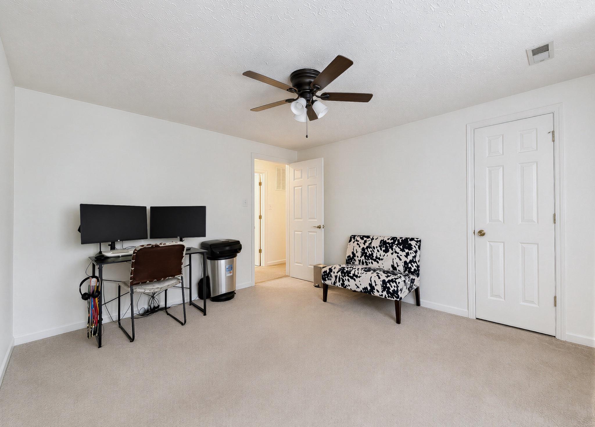 HUNTING QUARTERS - Residential