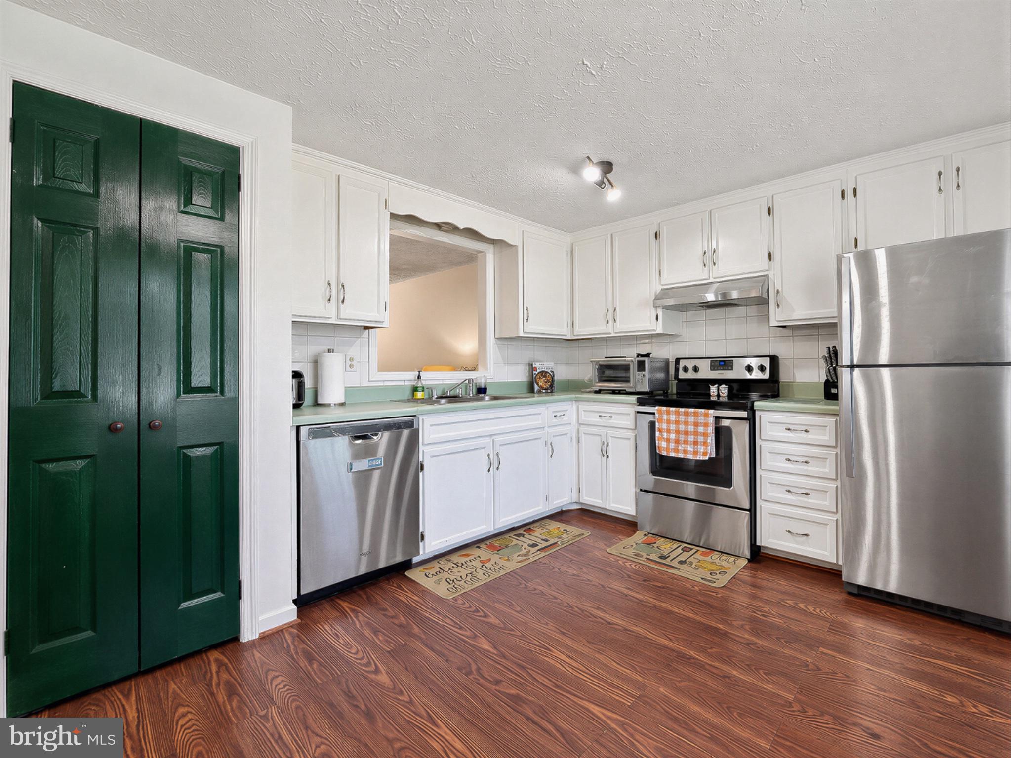 HUNTING QUARTERS - Residential
