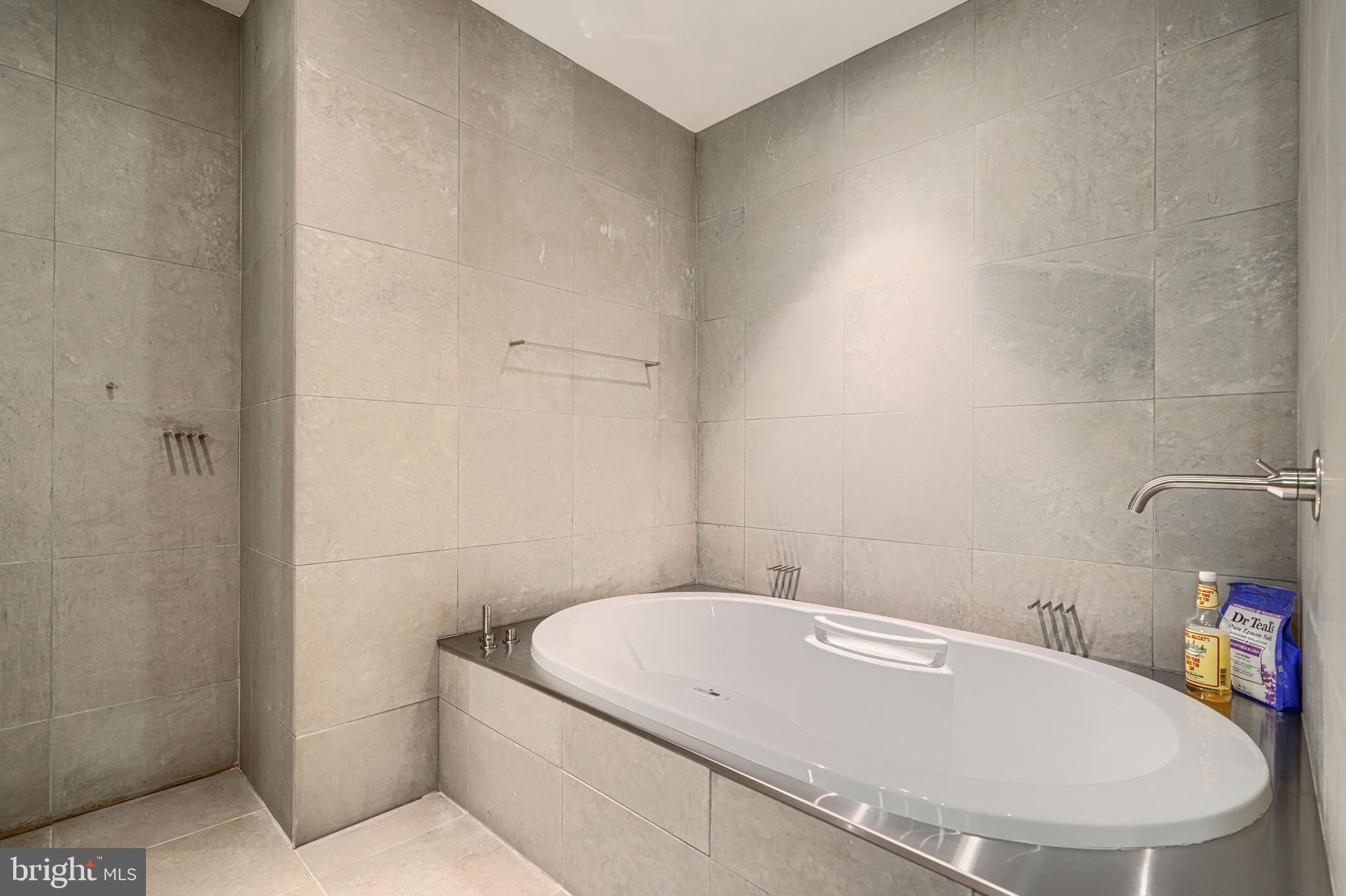 ROCKLAND - Residential