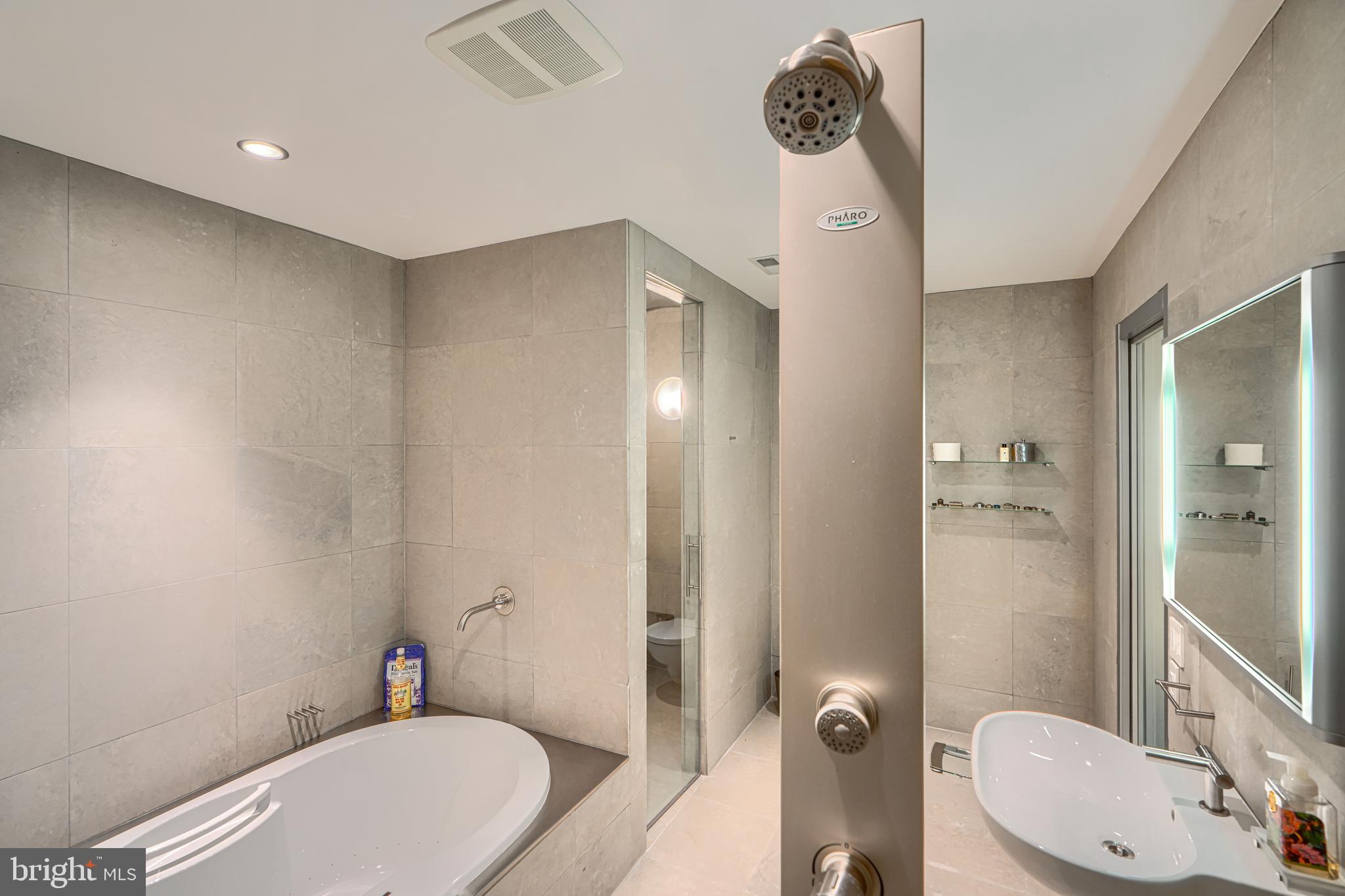 ROCKLAND - Residential