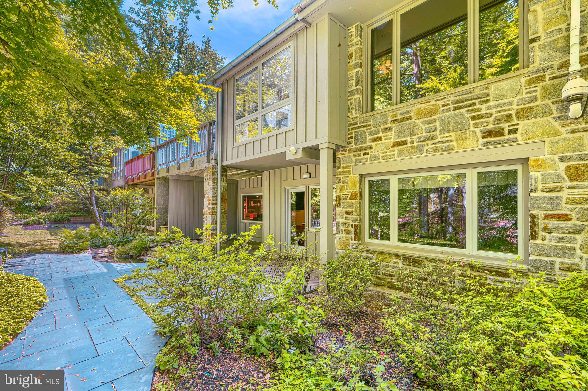 ROCKLAND - Residential