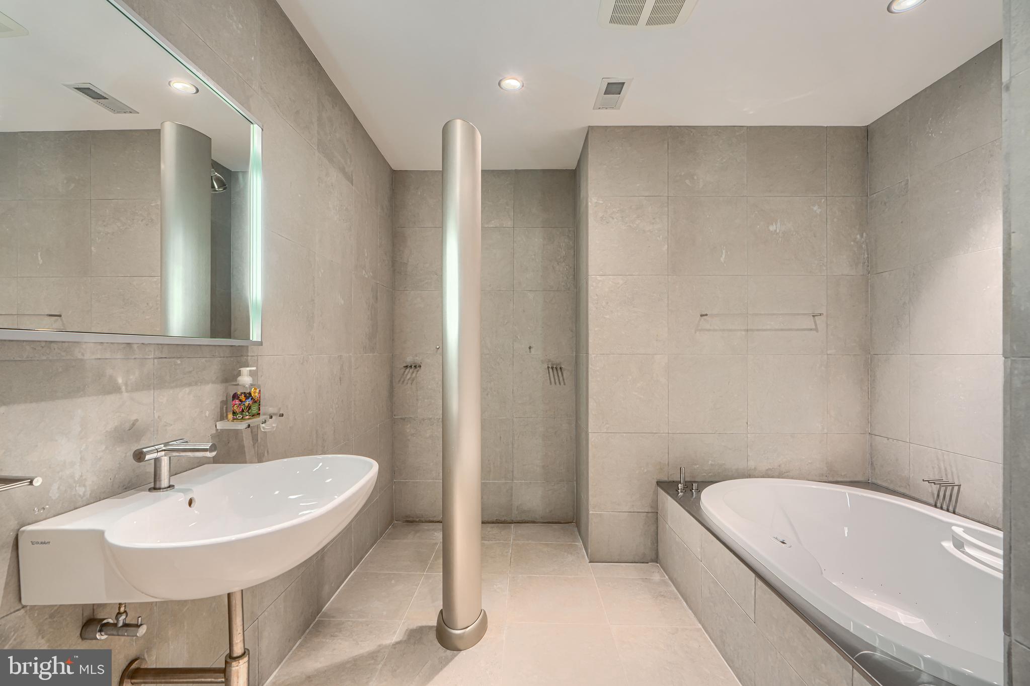 ROCKLAND - Residential