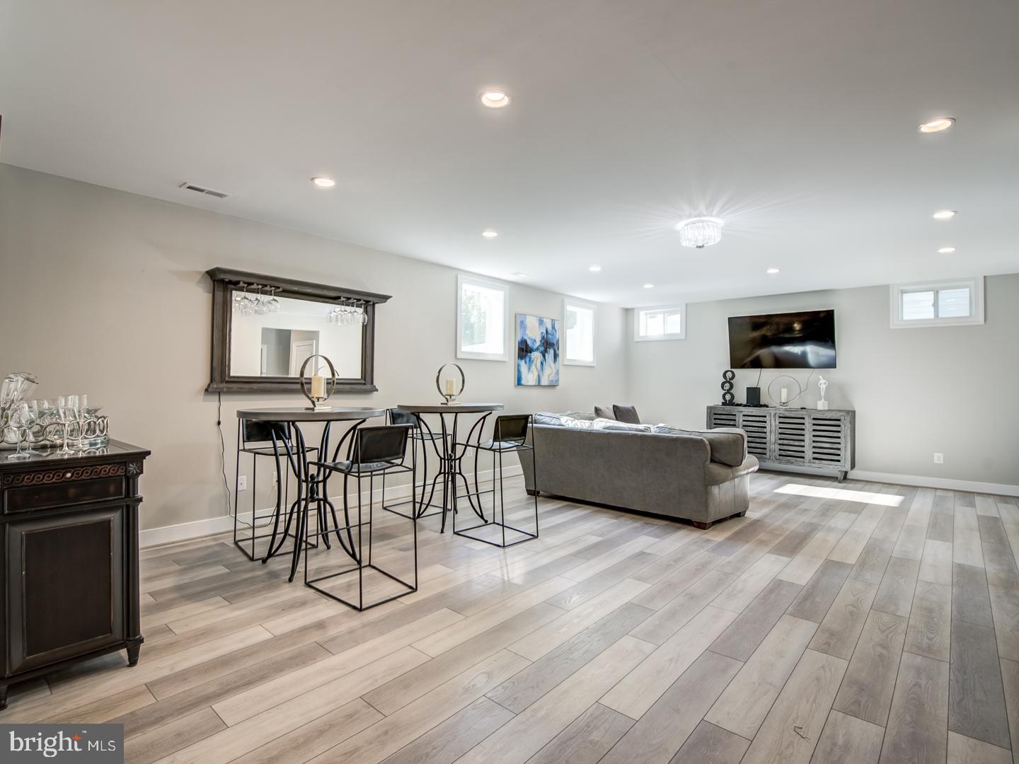 VIENNA WOODS - Residential
