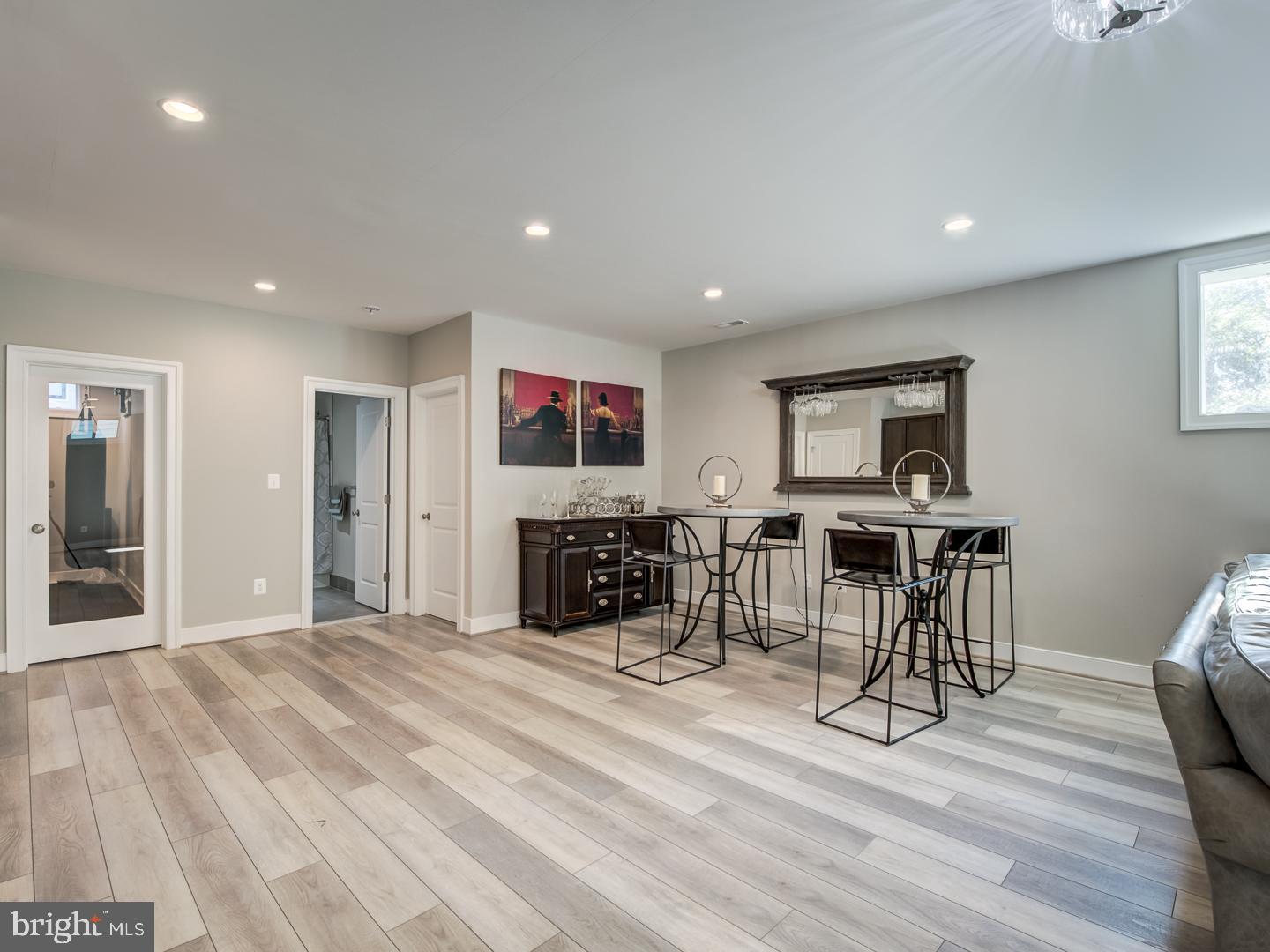 VIENNA WOODS - Residential