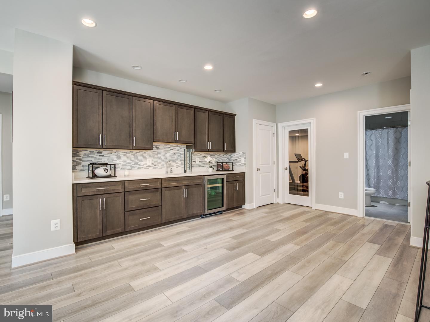 VIENNA WOODS - Residential