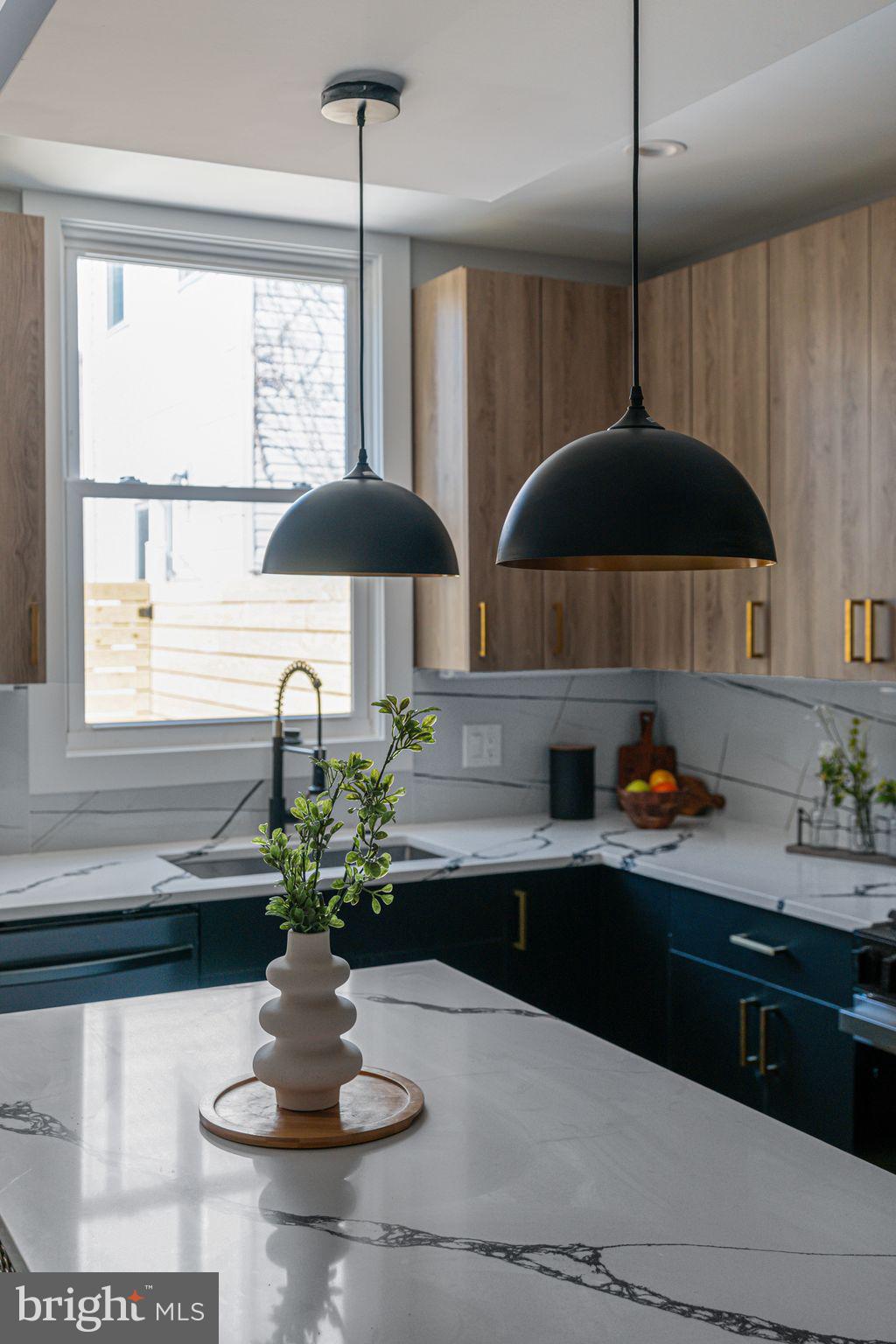 EAST KENSINGTON - Residential