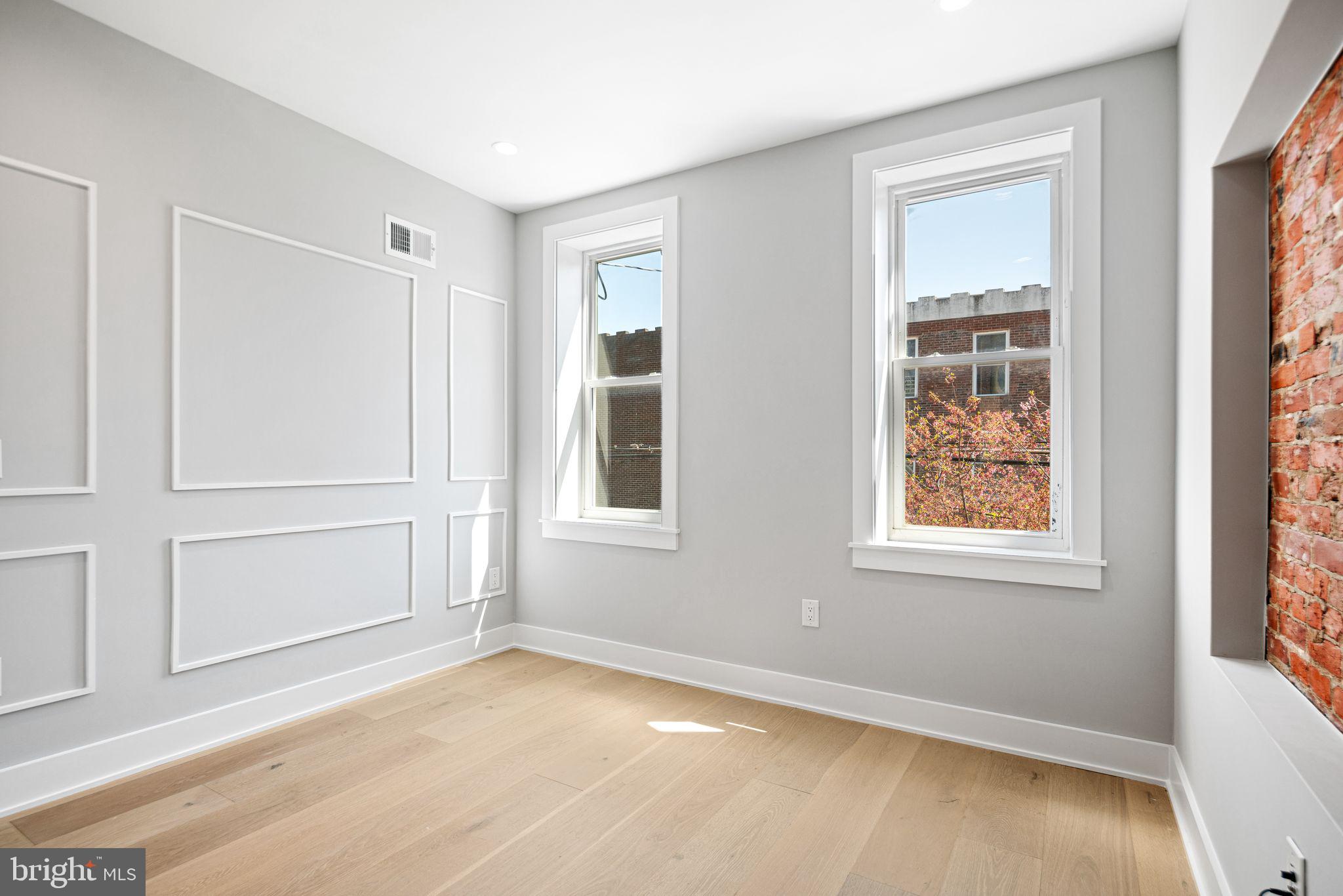 EAST KENSINGTON - Residential