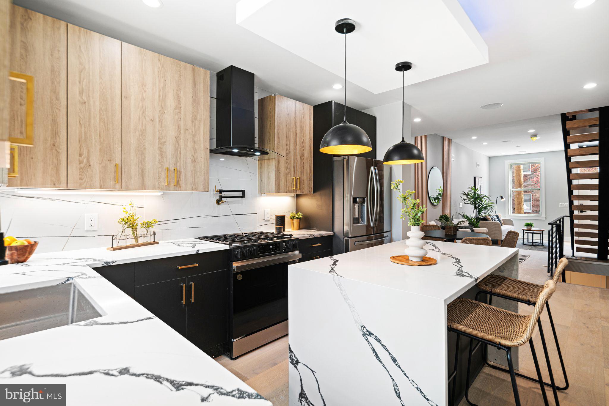 EAST KENSINGTON - Residential
