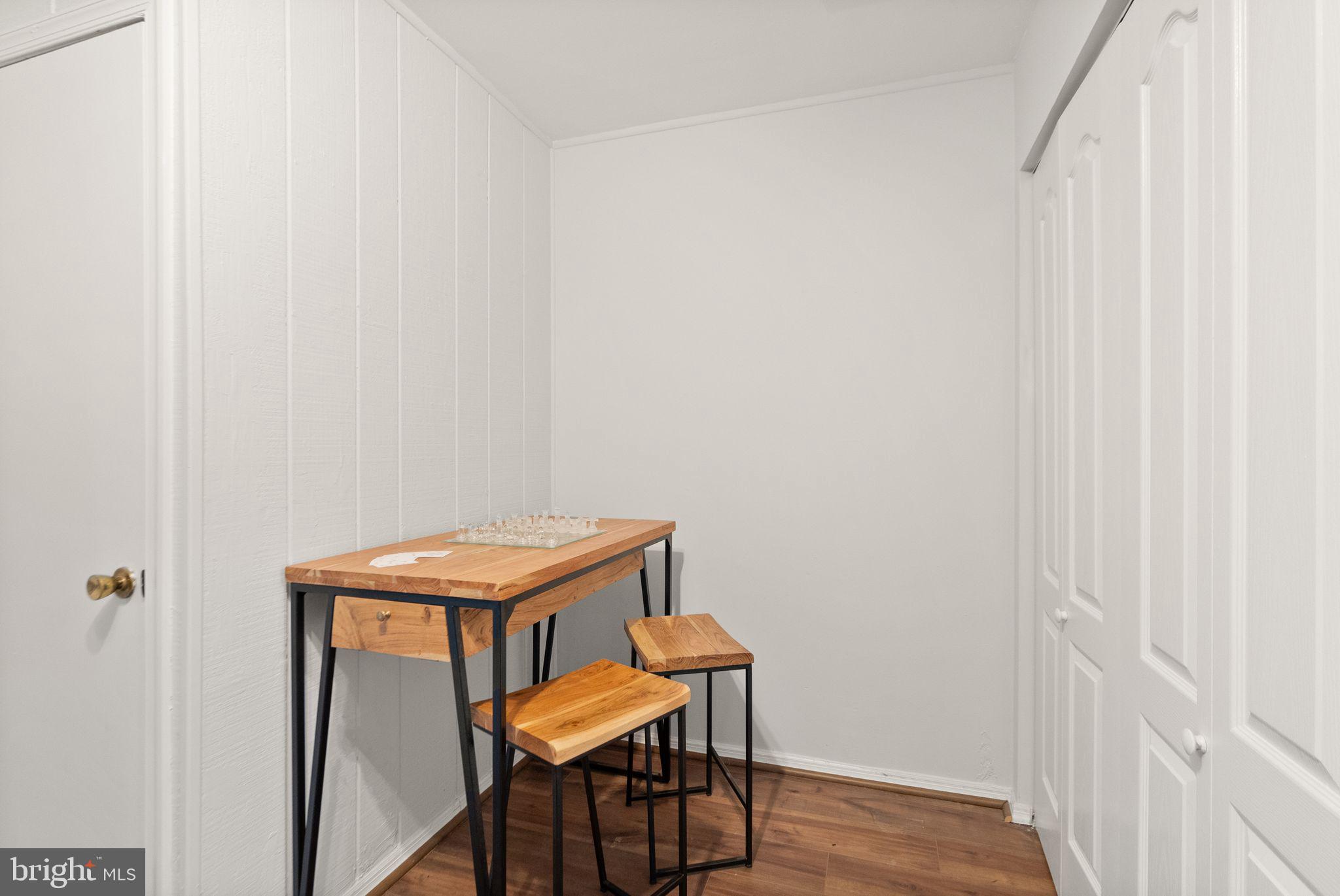 RESTON - Residential