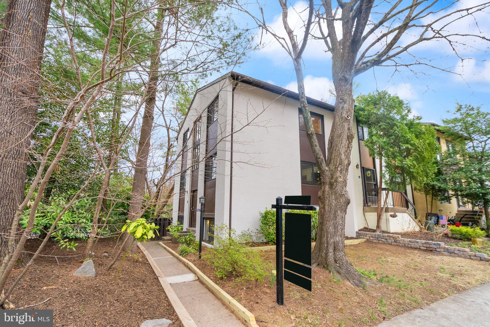 RESTON - Residential