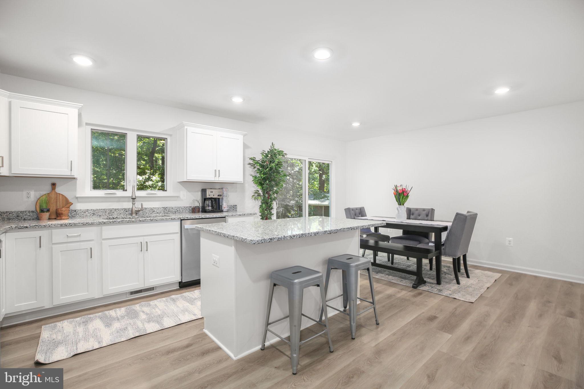 PRESIDENTIAL LAKES - Residential