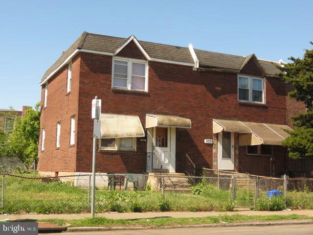 NO INTERIOR ACCESS!!
Drive by showings only, please DO NOT DISTURB THE OCCUPANTS!

Good buy at this price! End of row home featuring living room, dining room and kitchen on the first floor. Three bedrooms and hall bath on the second floor. 

Property is sold occupied and interior cannot be shown. Drive by showings only, please DO NOT DISTURB THE OCCUPANTS!
