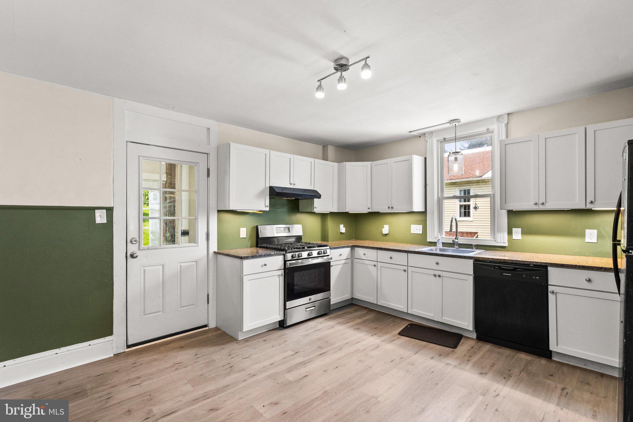 GLEN ROCK - Residential