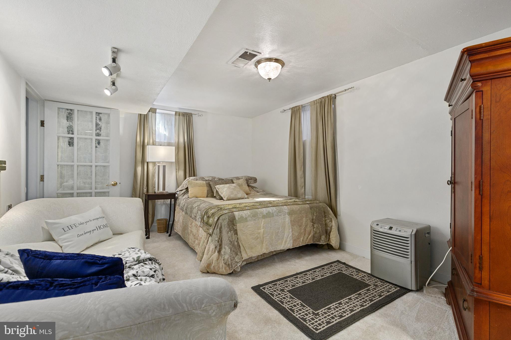 COLLEGE PARK - Residential