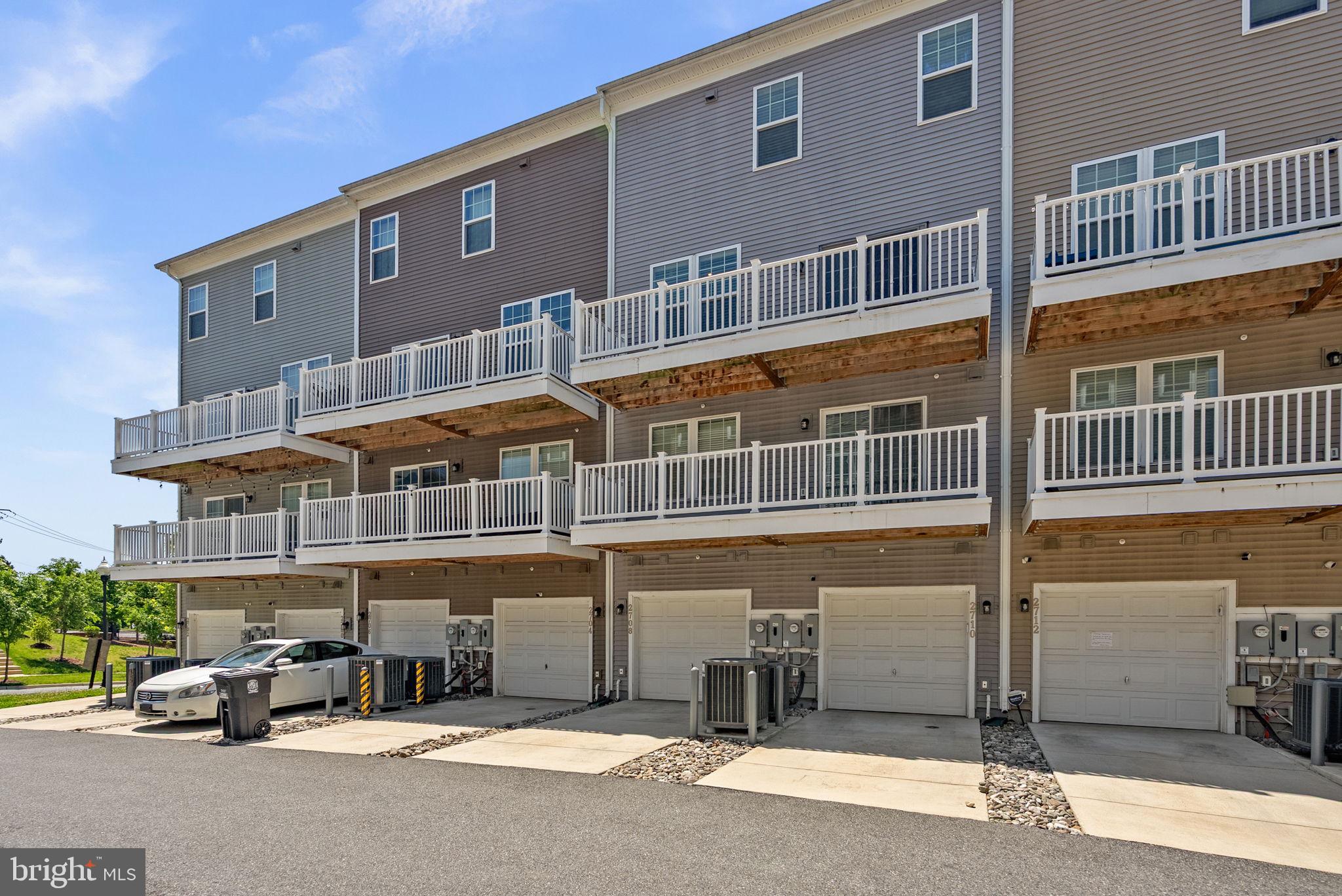 METRO POINTE - Residential