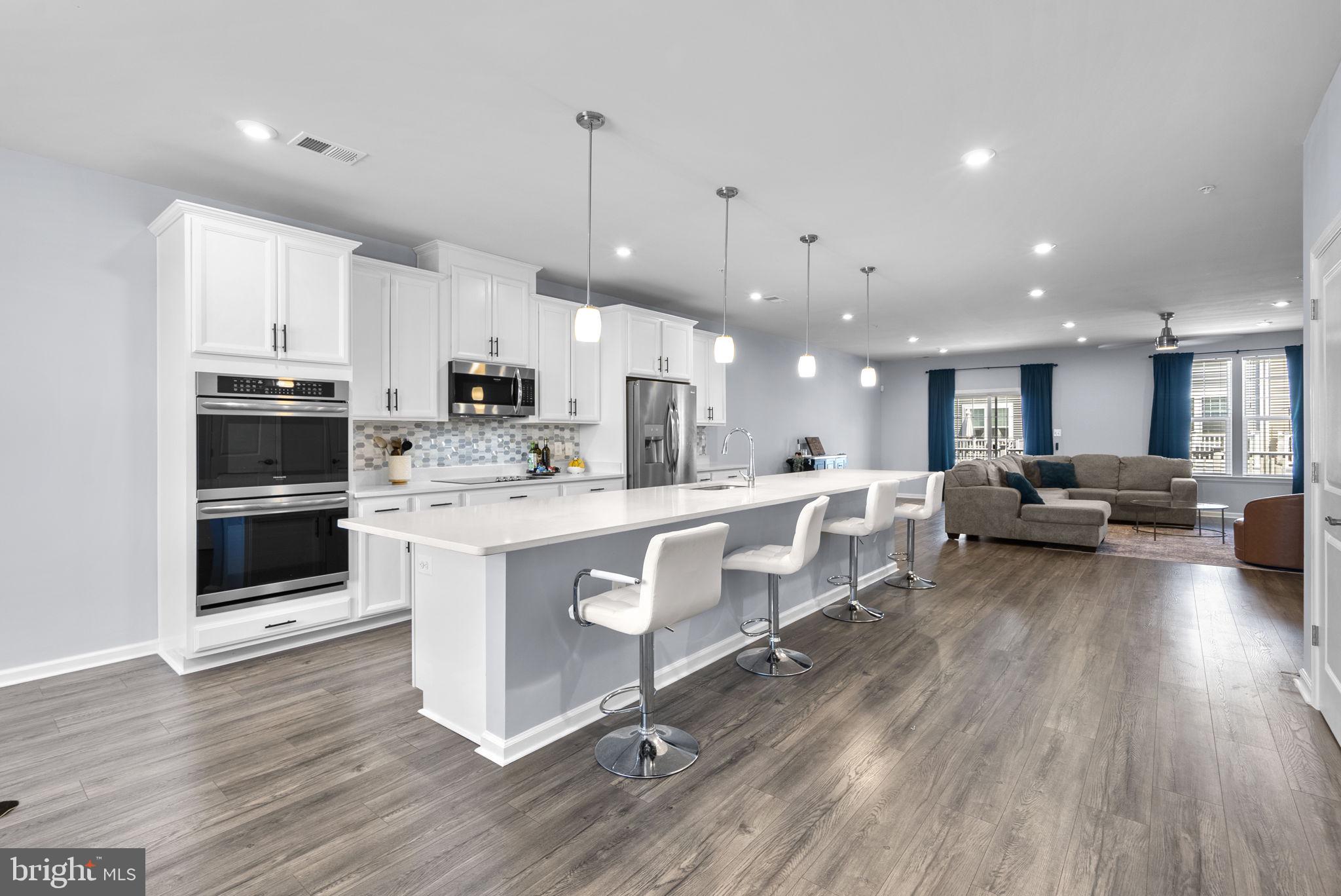 METRO POINTE - Residential