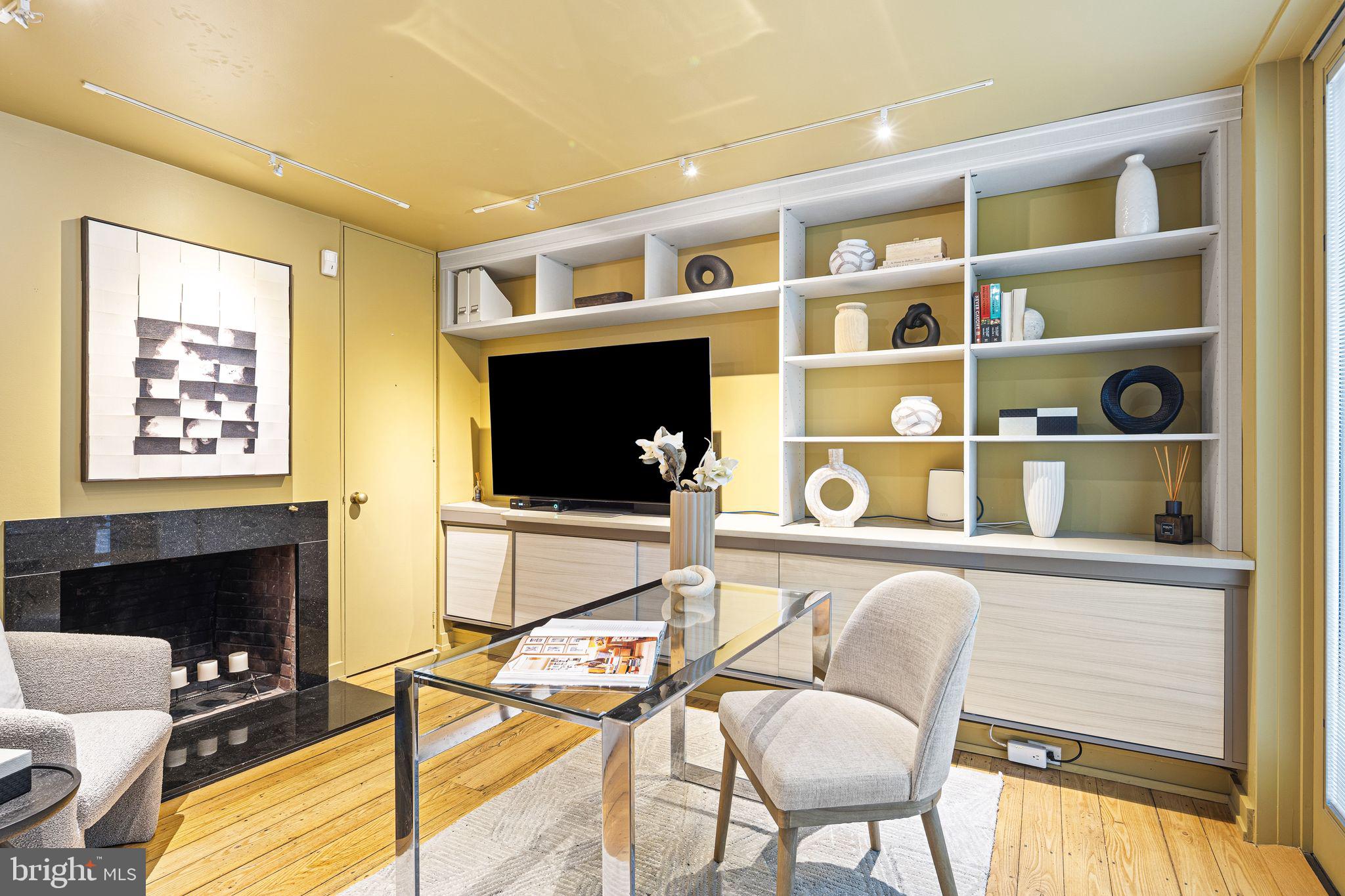 SOCIETY HILL - Residential