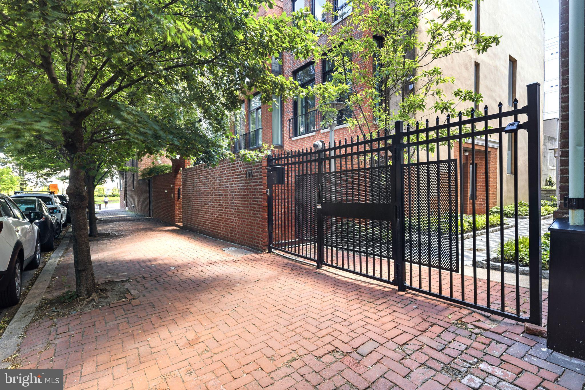 SOCIETY HILL - Residential