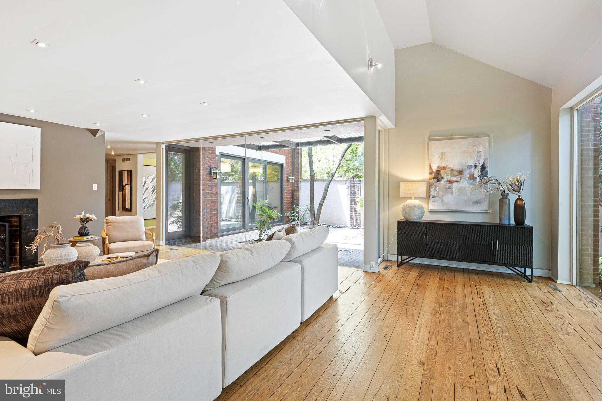 SOCIETY HILL - Residential
