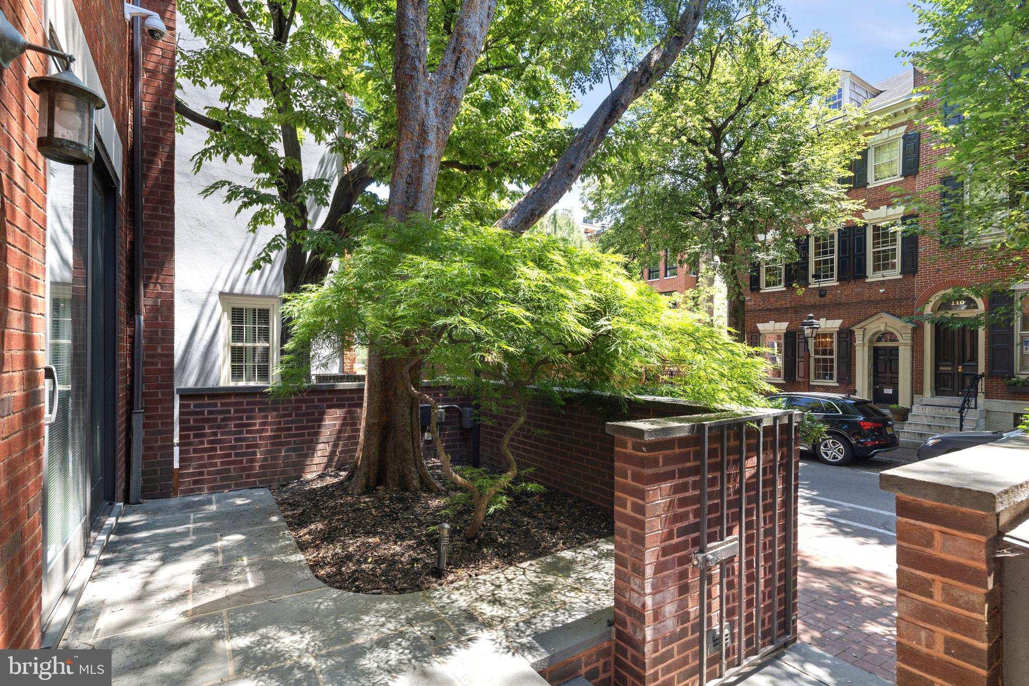 SOCIETY HILL - Residential