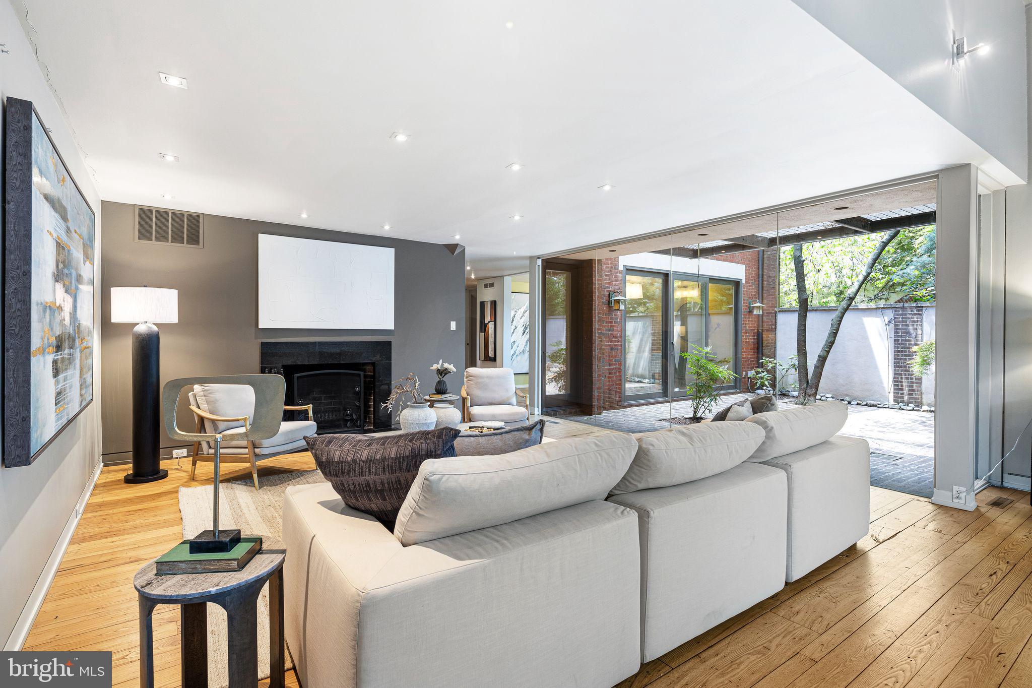SOCIETY HILL - Residential