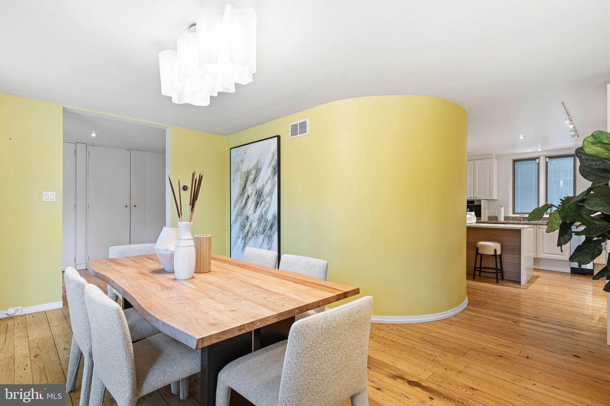 SOCIETY HILL - Residential