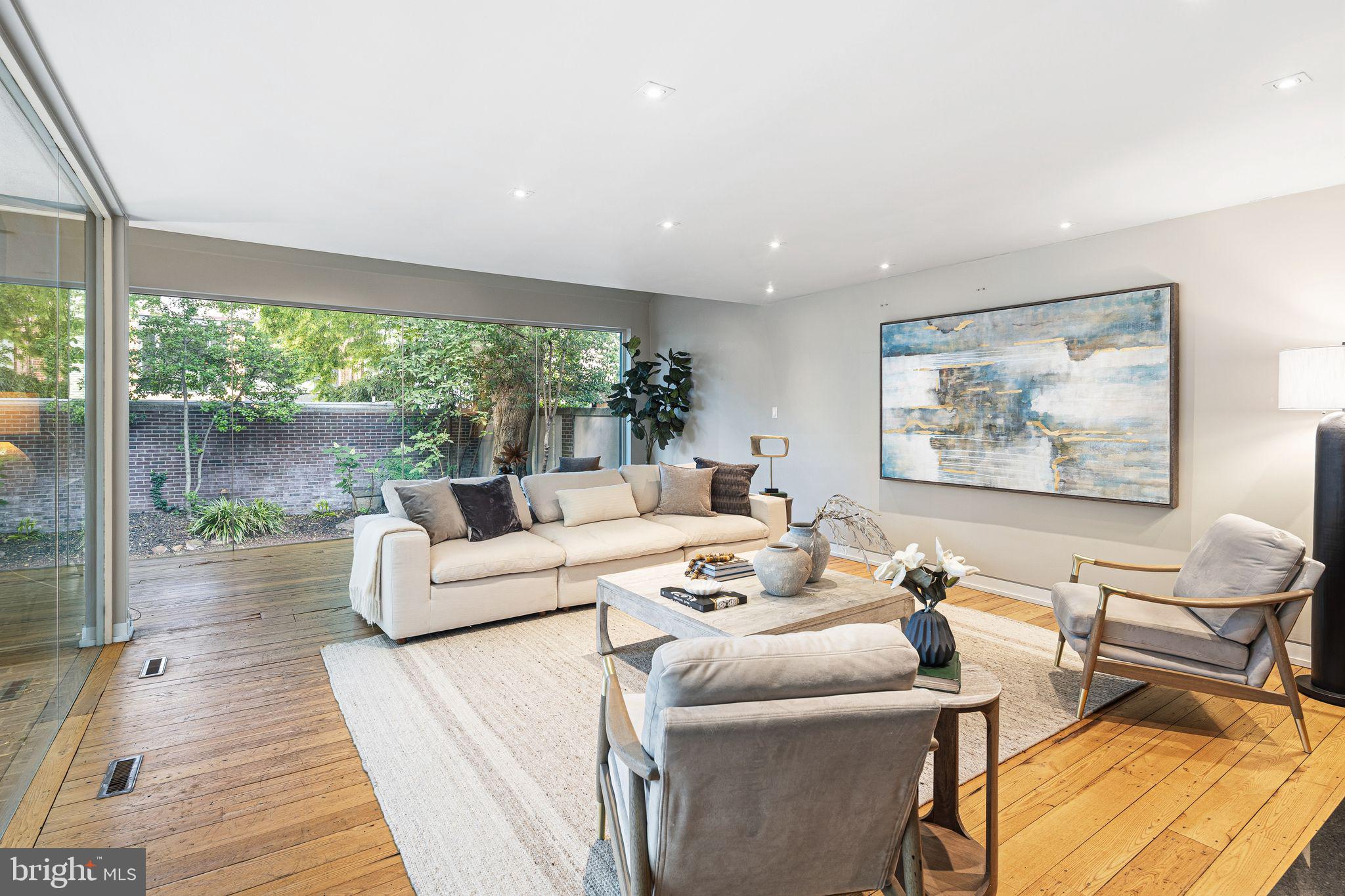 SOCIETY HILL - Residential