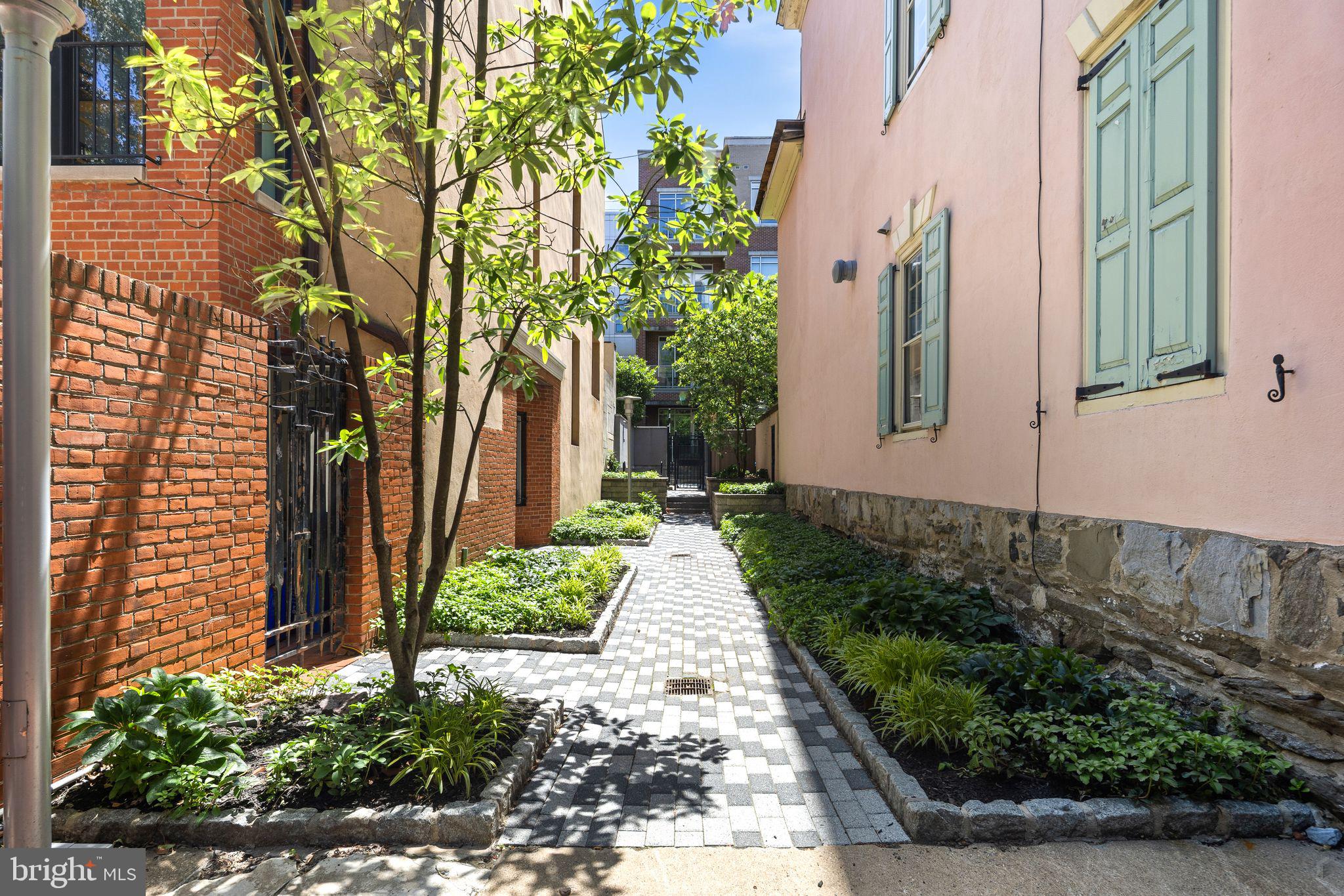 SOCIETY HILL - Residential