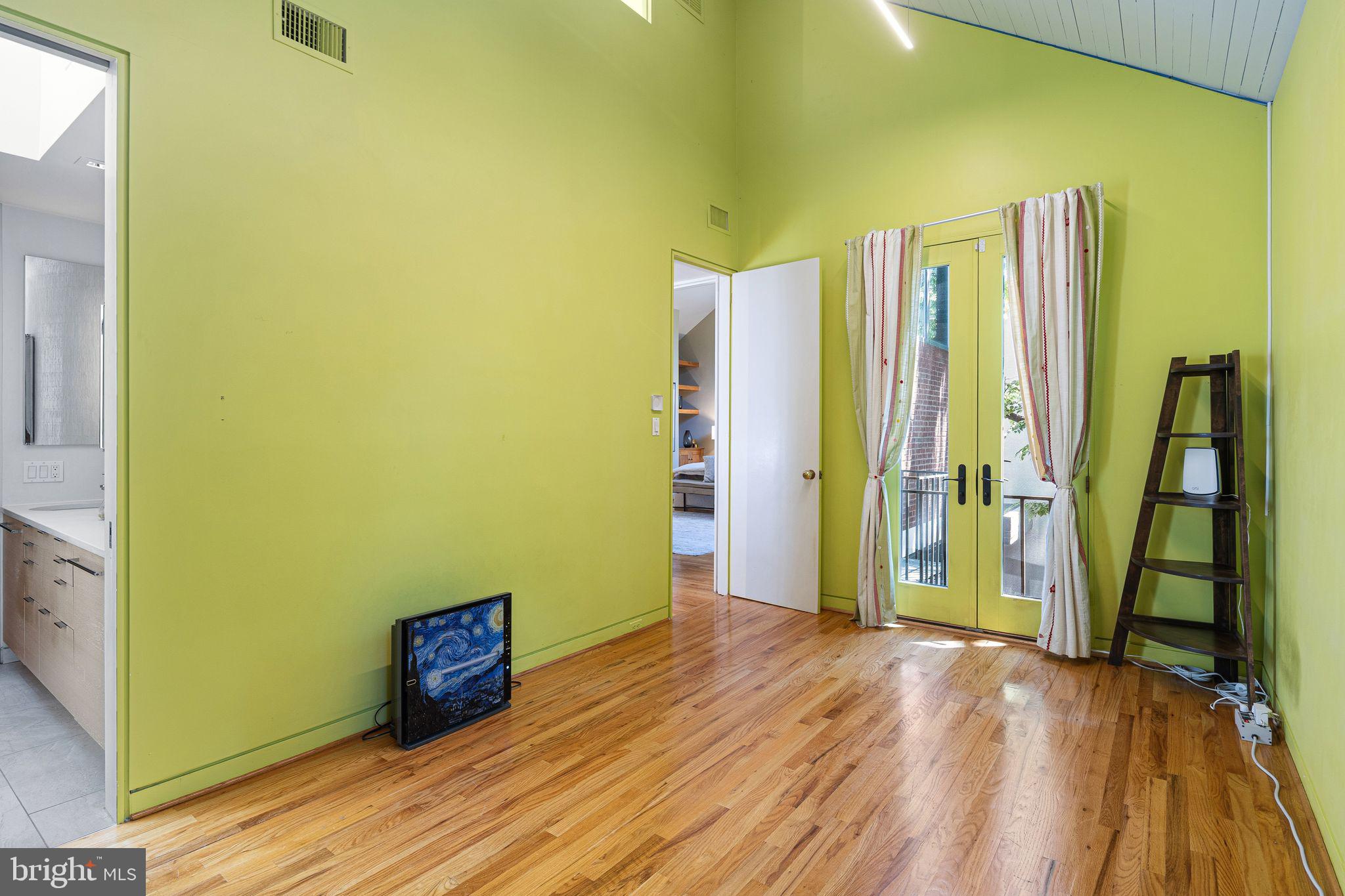 SOCIETY HILL - Residential