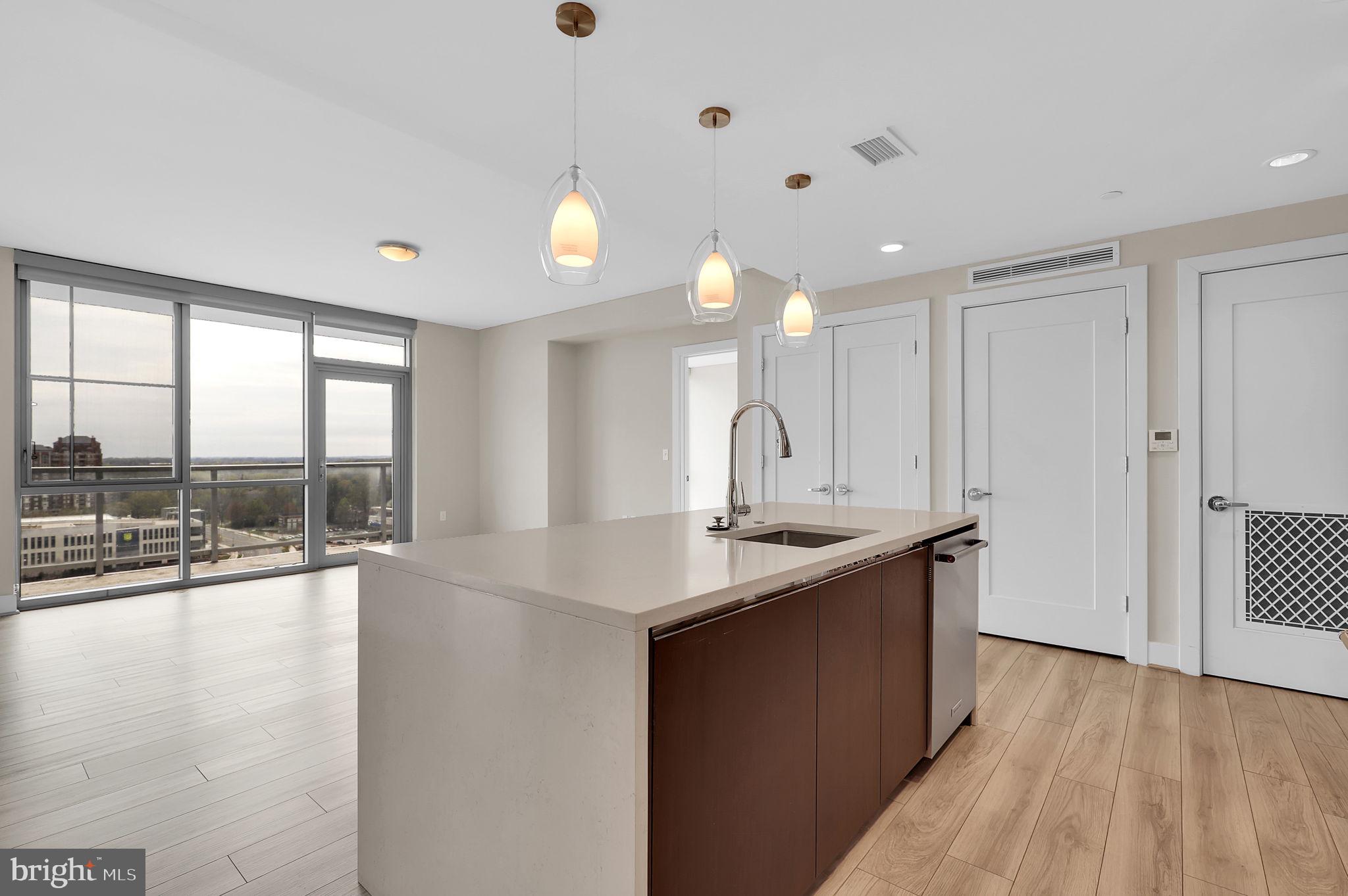 PIKE AND ROSE - Residential