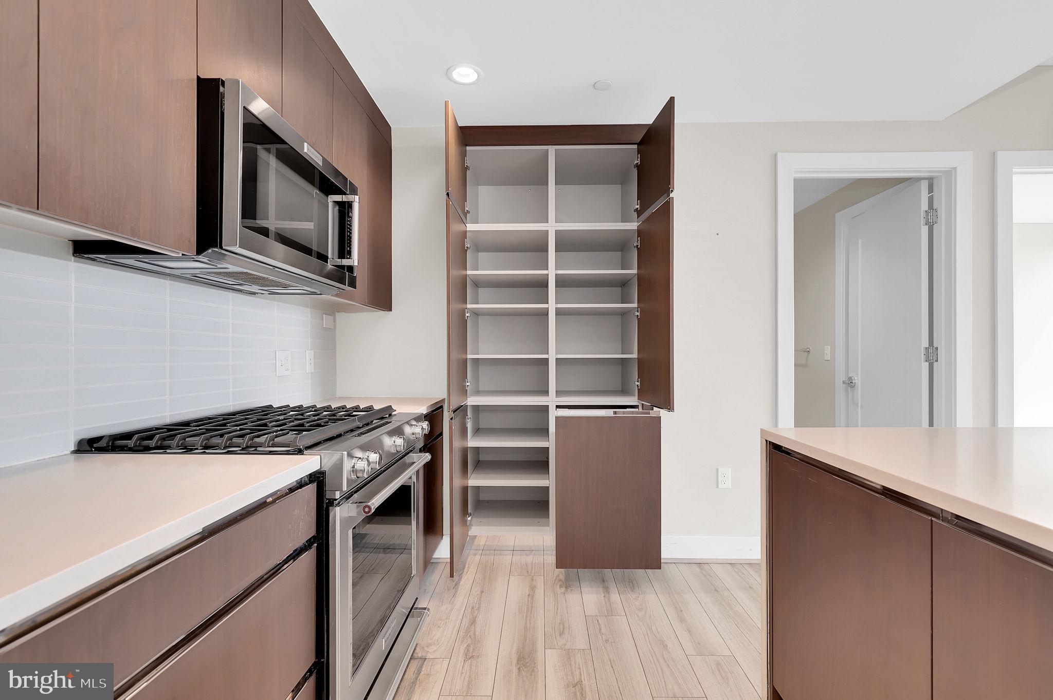 PIKE AND ROSE - Residential