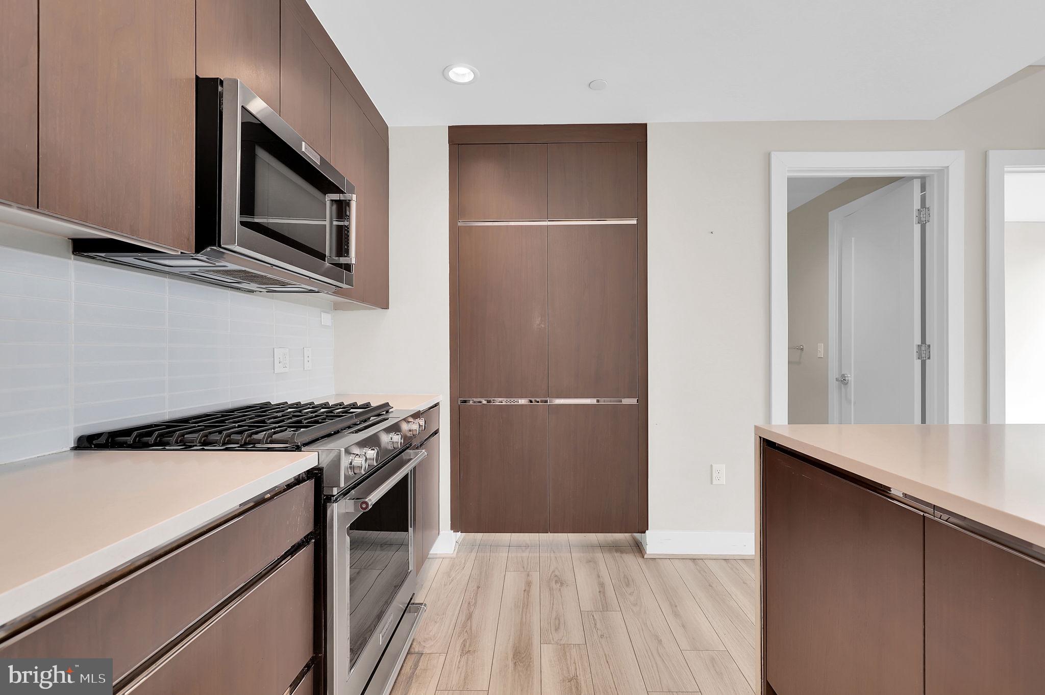 PIKE AND ROSE - Residential