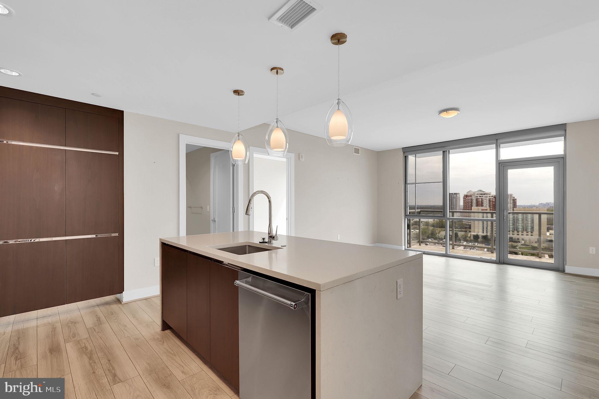 PIKE AND ROSE - Residential