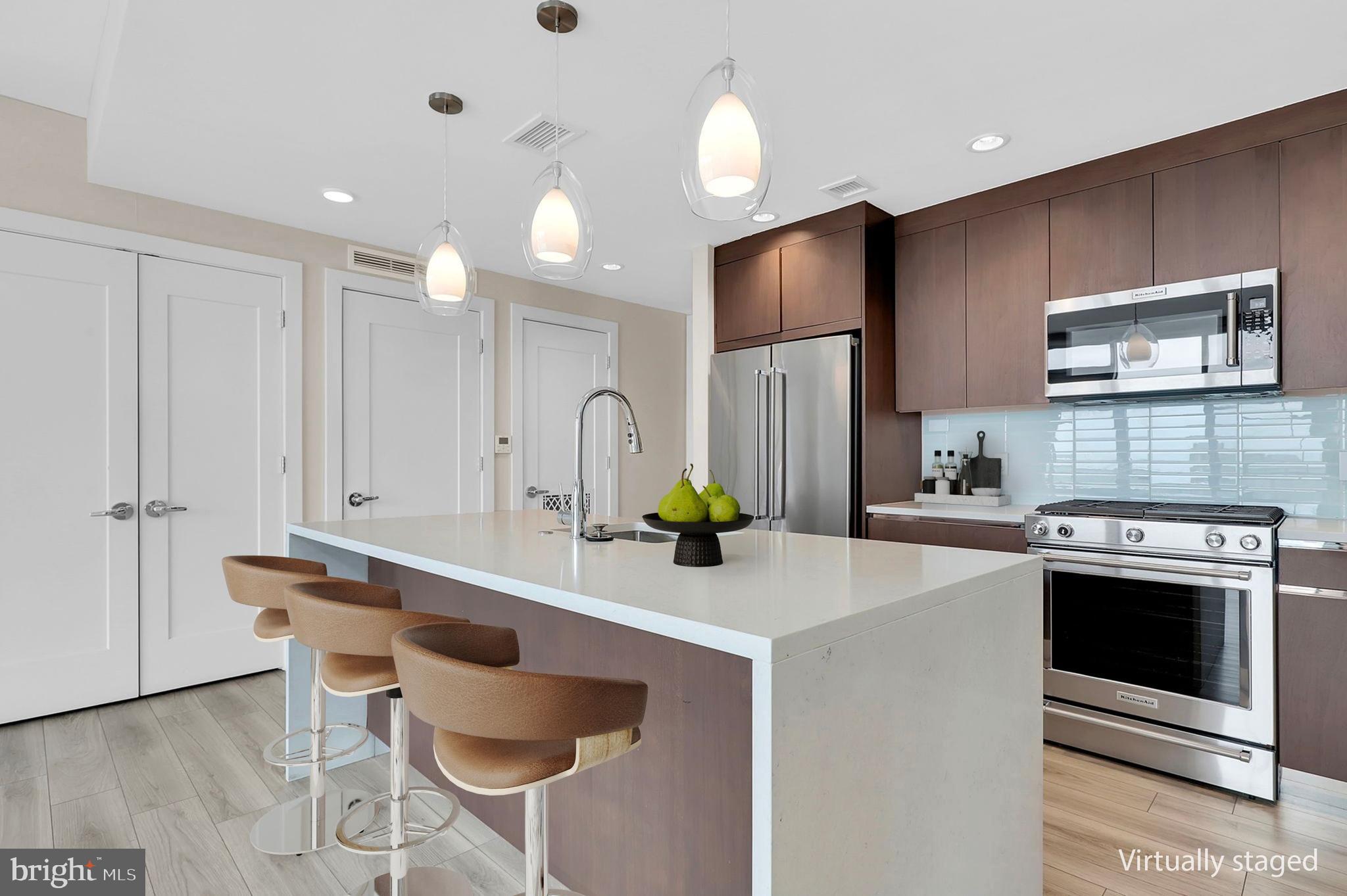 PIKE AND ROSE - Residential