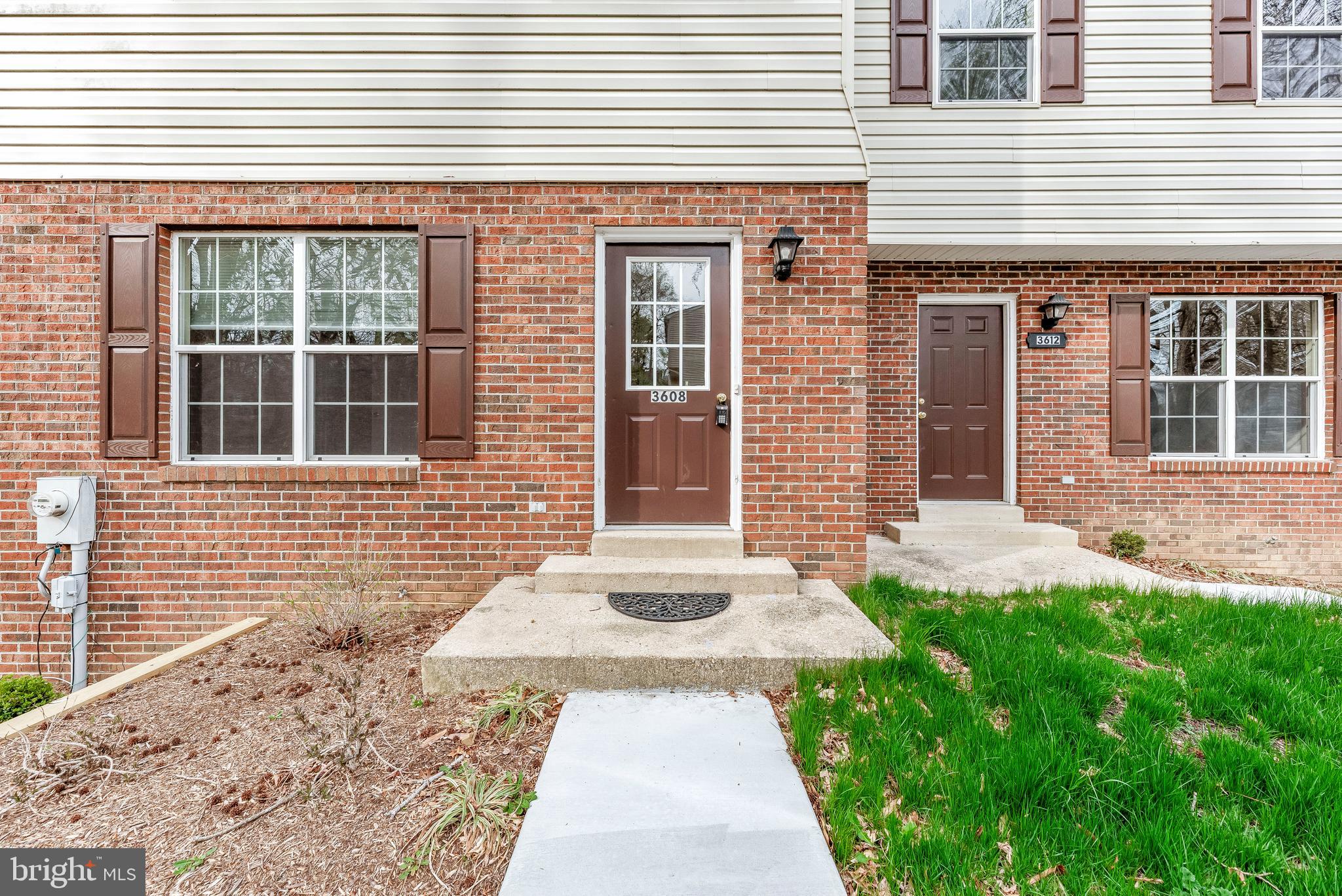 BAYSIDE TOWNHOUSES - Residential