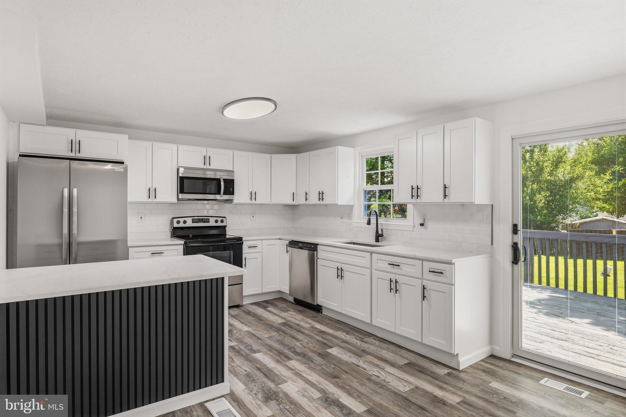 Come see this Gorgeous 2 -level Traditional Colonial style home, this interior unit is showcasing 3-bedrooms and 2.5 Bathrooms. The interior showcases contemporary finishes and a thoughtful layout that maximizes both style and functionality. Complete with a traditional floor plan and modern finishes that will wow you the minute you walk through the door. The custom kitchen with quartz countertops, and stainless-steel appliances offers a move in ready experience. The bathrooms have been tastefully spruced up adding modern elegance to this classic home. Freshly painted and new carpet throughout
Close to Eateries, entertainment, parks, major hwys. and public transportation.  Great homes do not last long in this market, so hurry !!