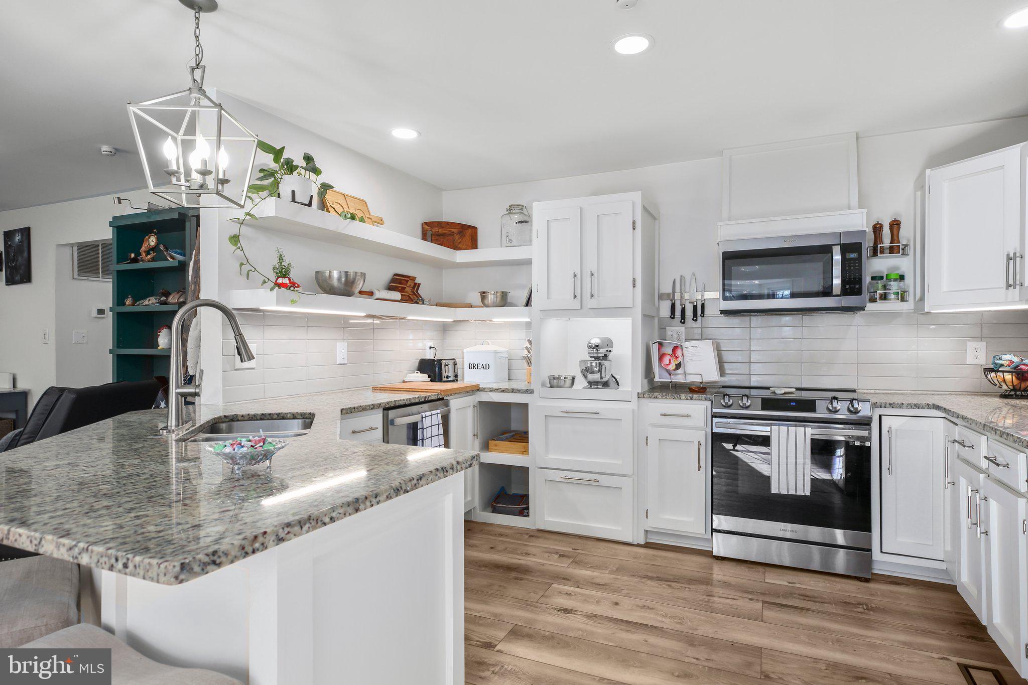 RIDGE POINTE - Residential
